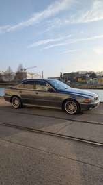 E39 V8 (toit panoramique, flexfuel, clim auto)