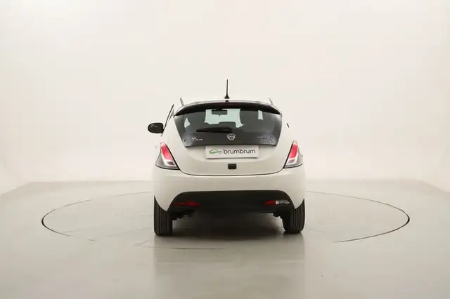Lancia Ypsilon view 4