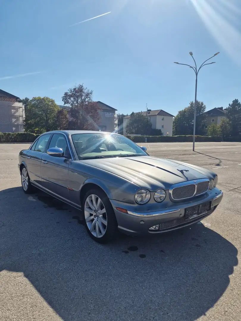 Jaguar XJ8 4,2 V8 - 1