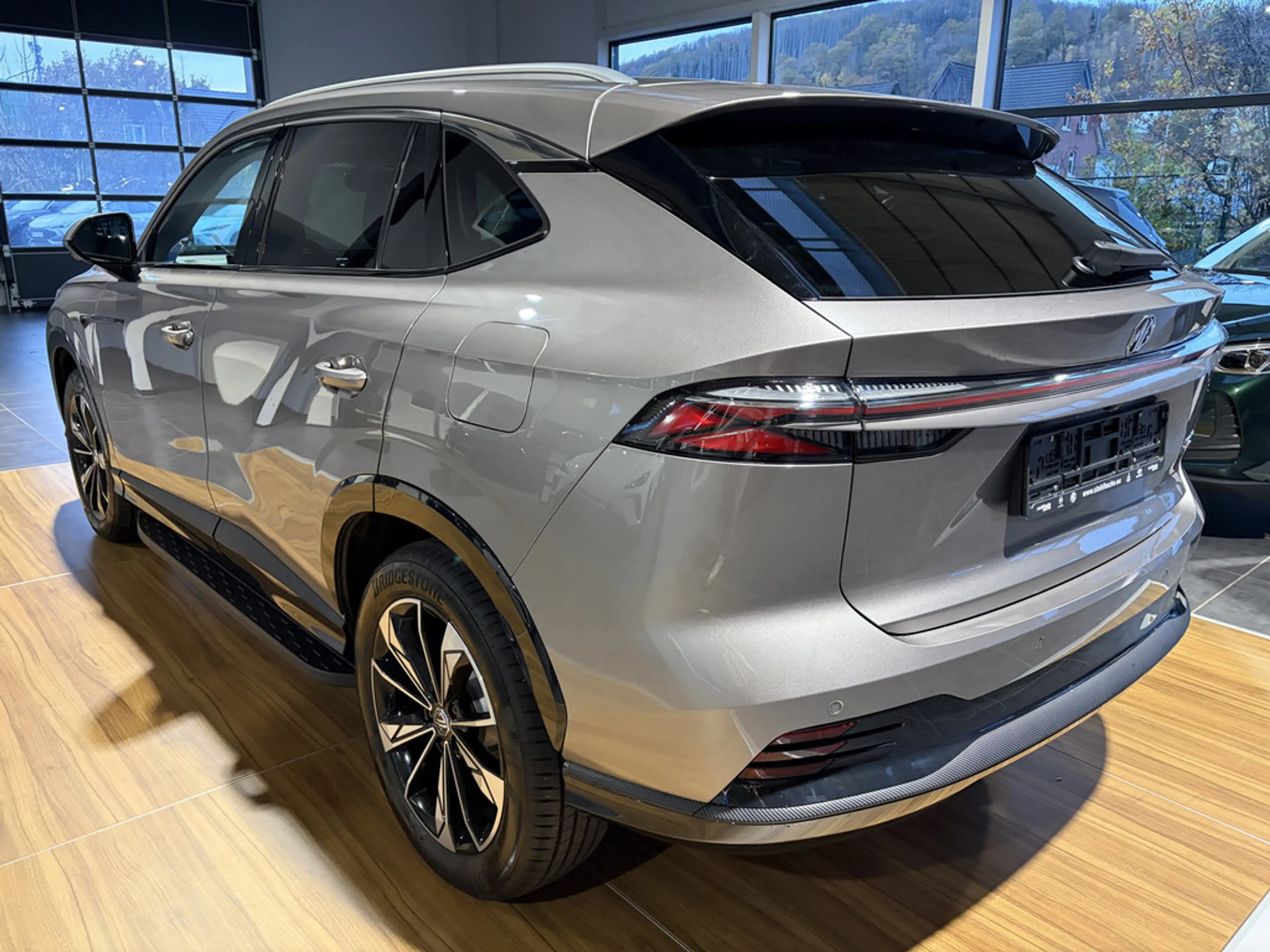 MG HS PHEV Luxury — photo 8