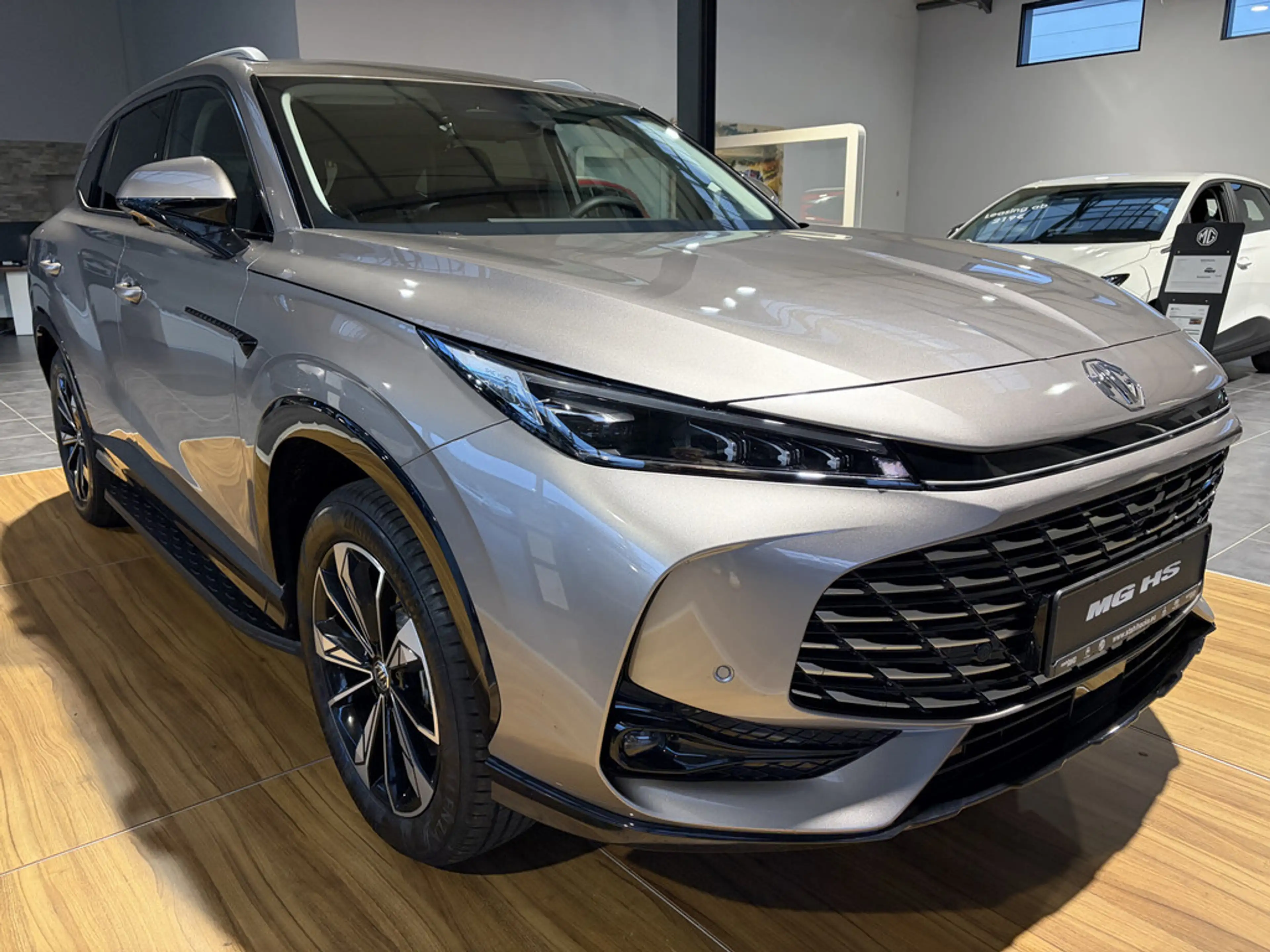 MG HS PHEV Luxury — photo 4