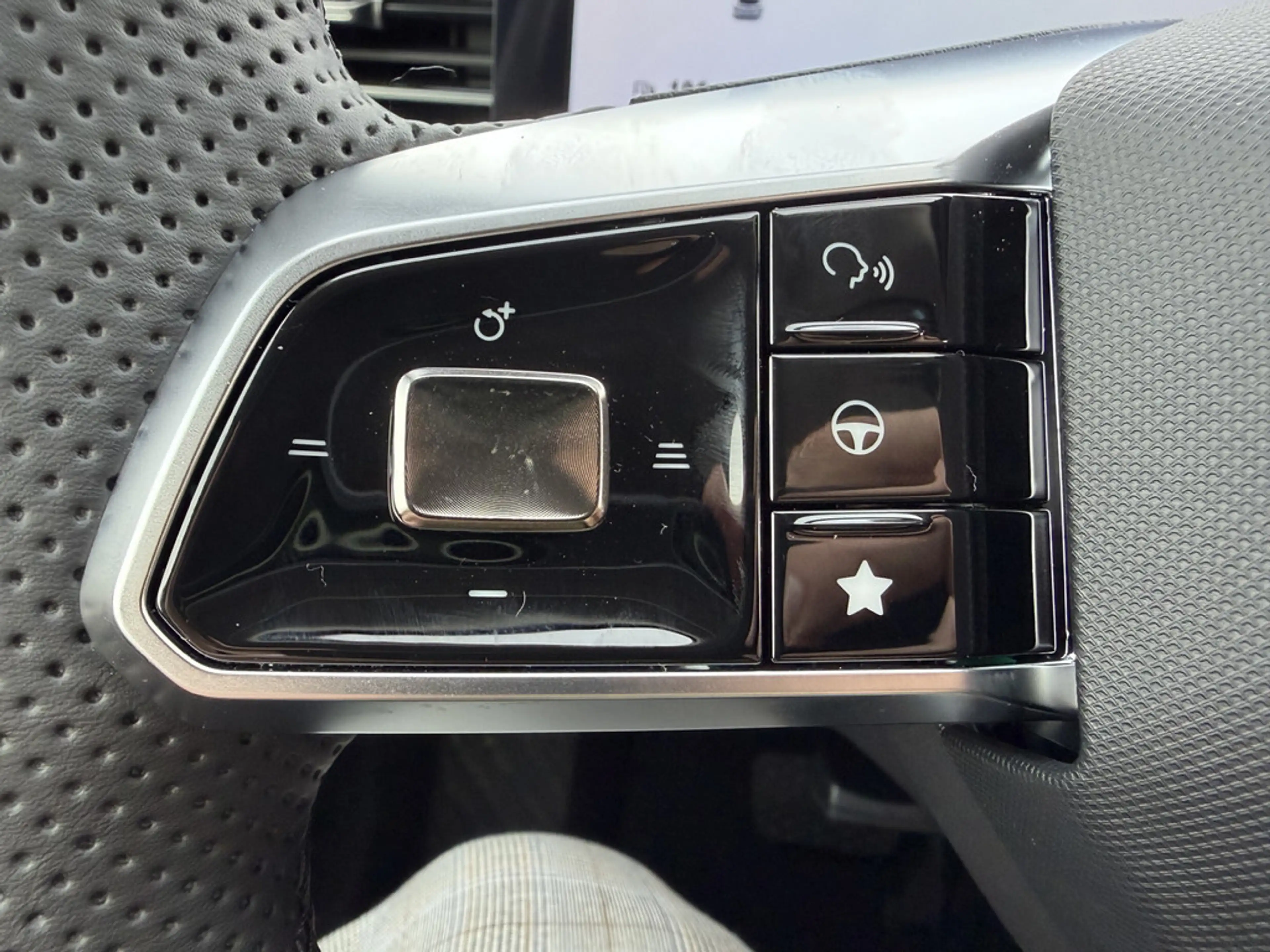 MG HS PHEV Luxury — photo 14