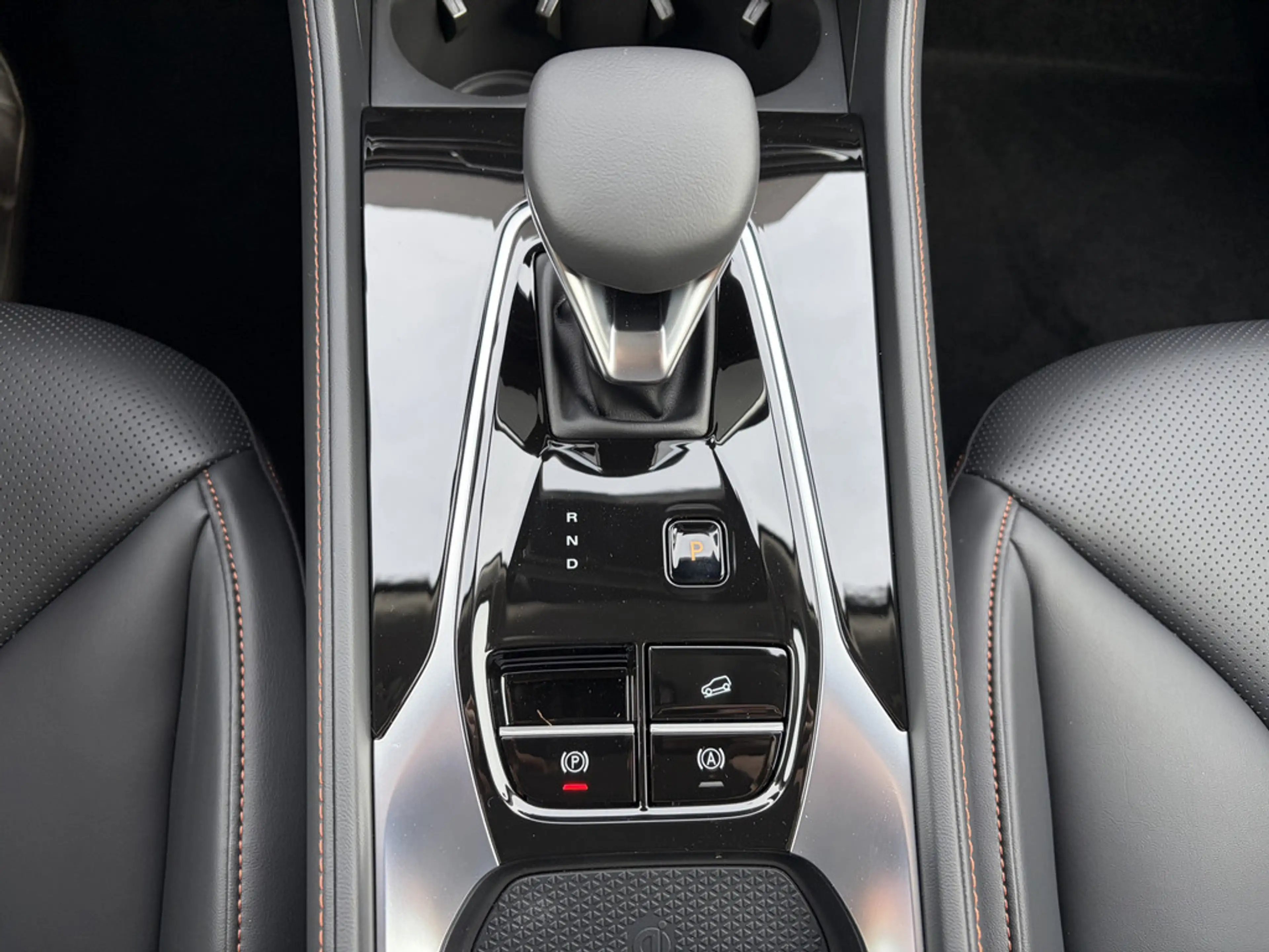 MG HS PHEV Luxury — photo 13
