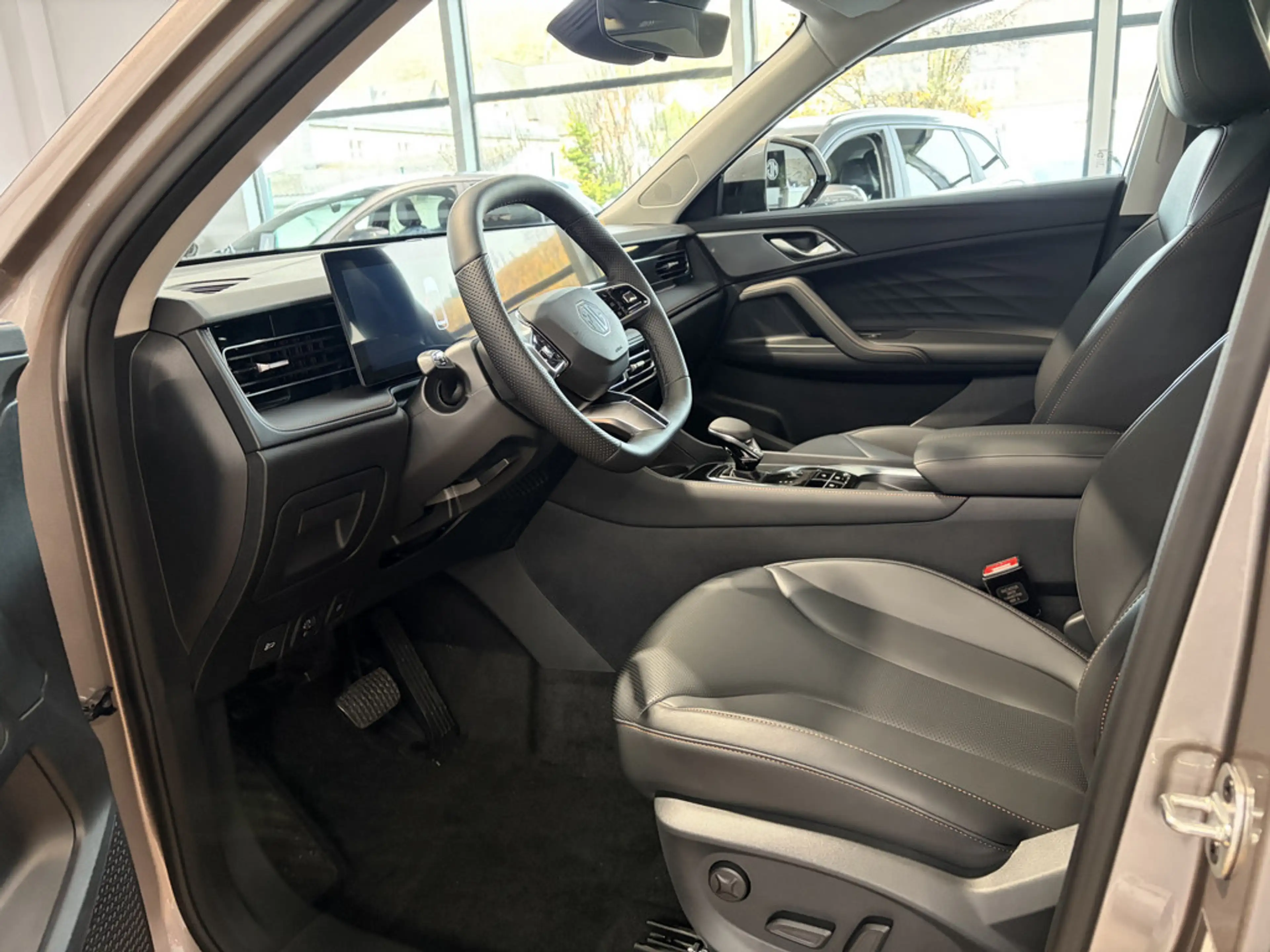 MG HS PHEV Luxury — photo 9