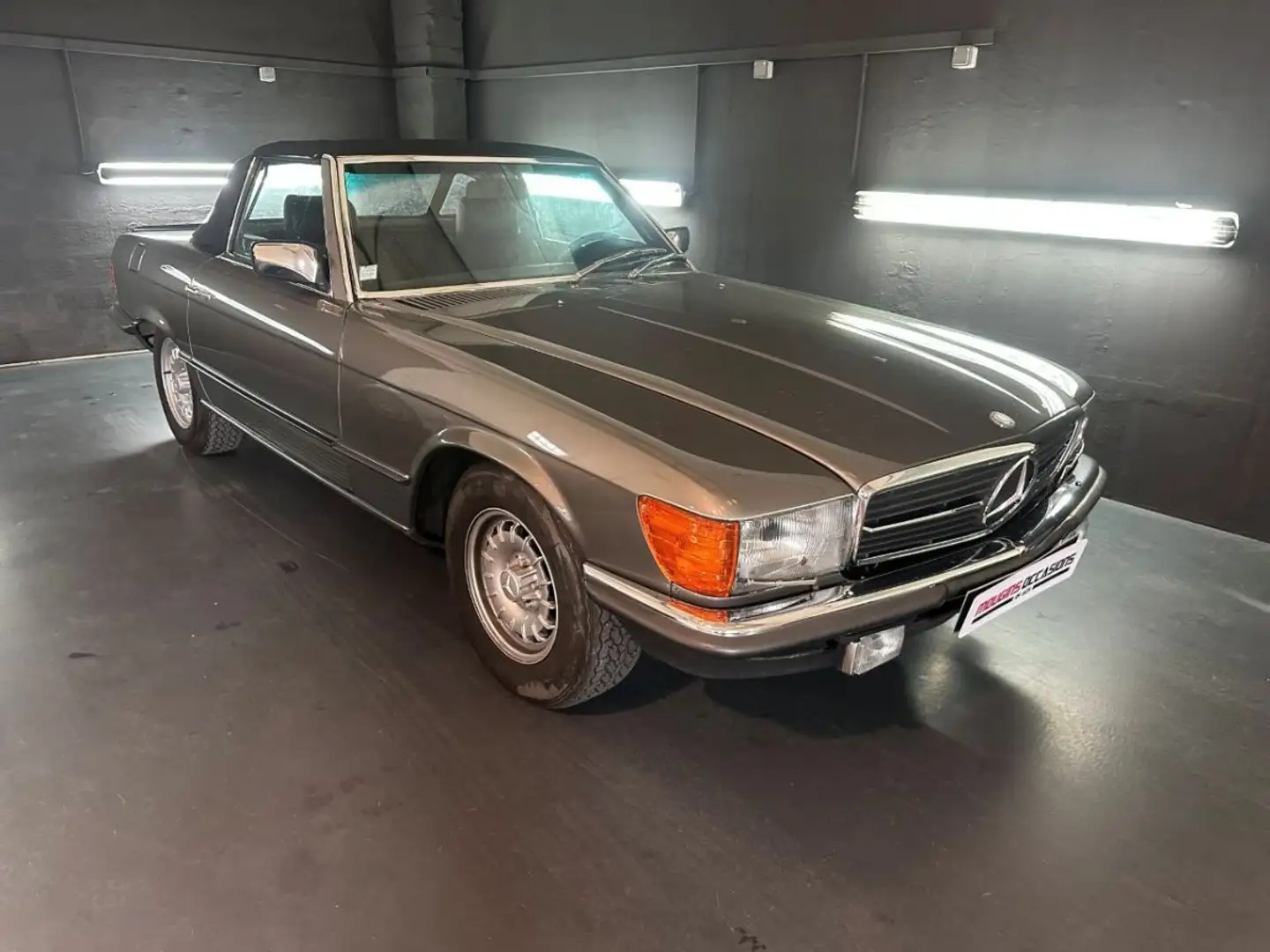 Mercedes-Benz 500 SL R107 Gri - 1