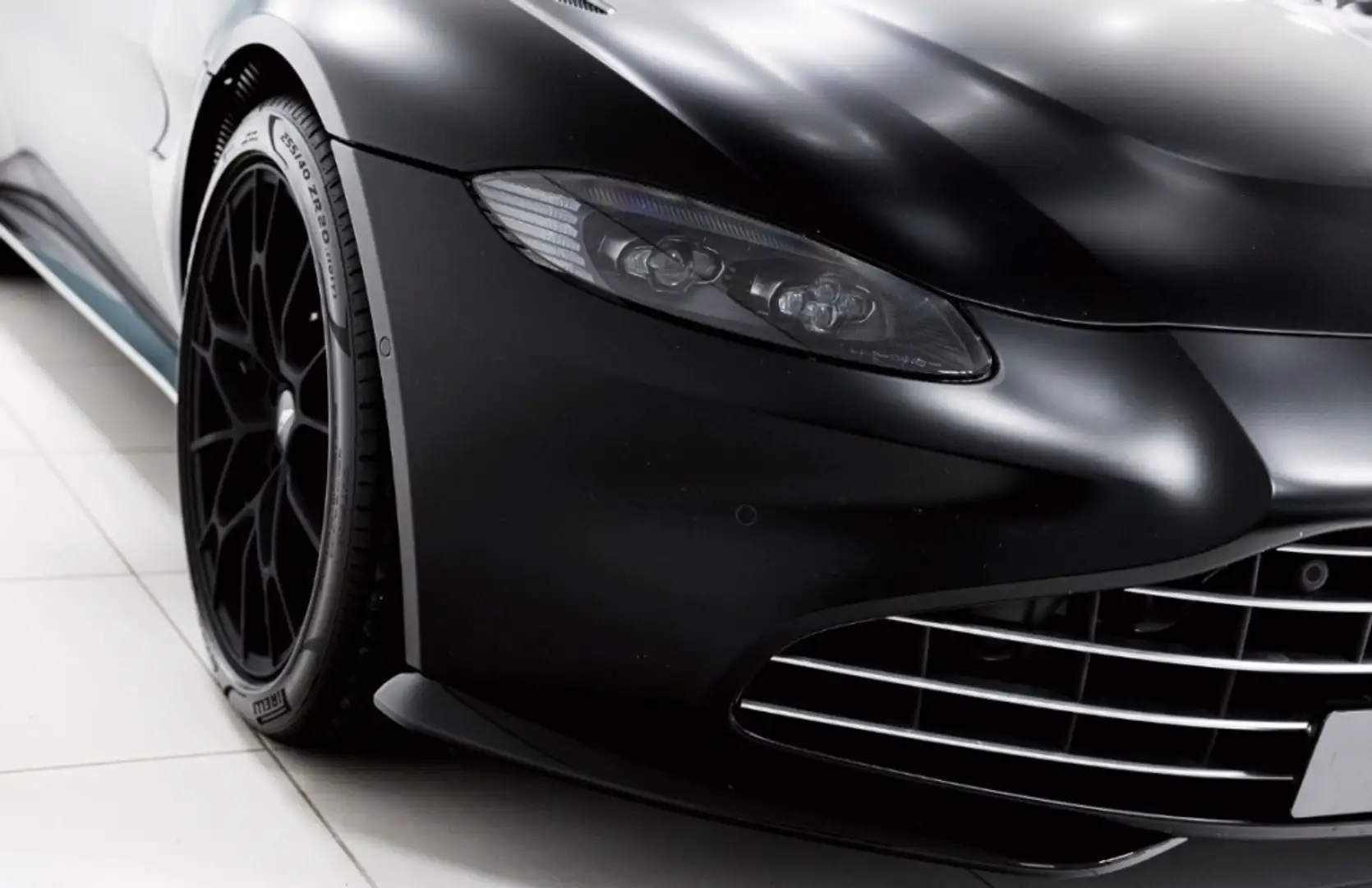 Aston Martin Vantage Negru - 1