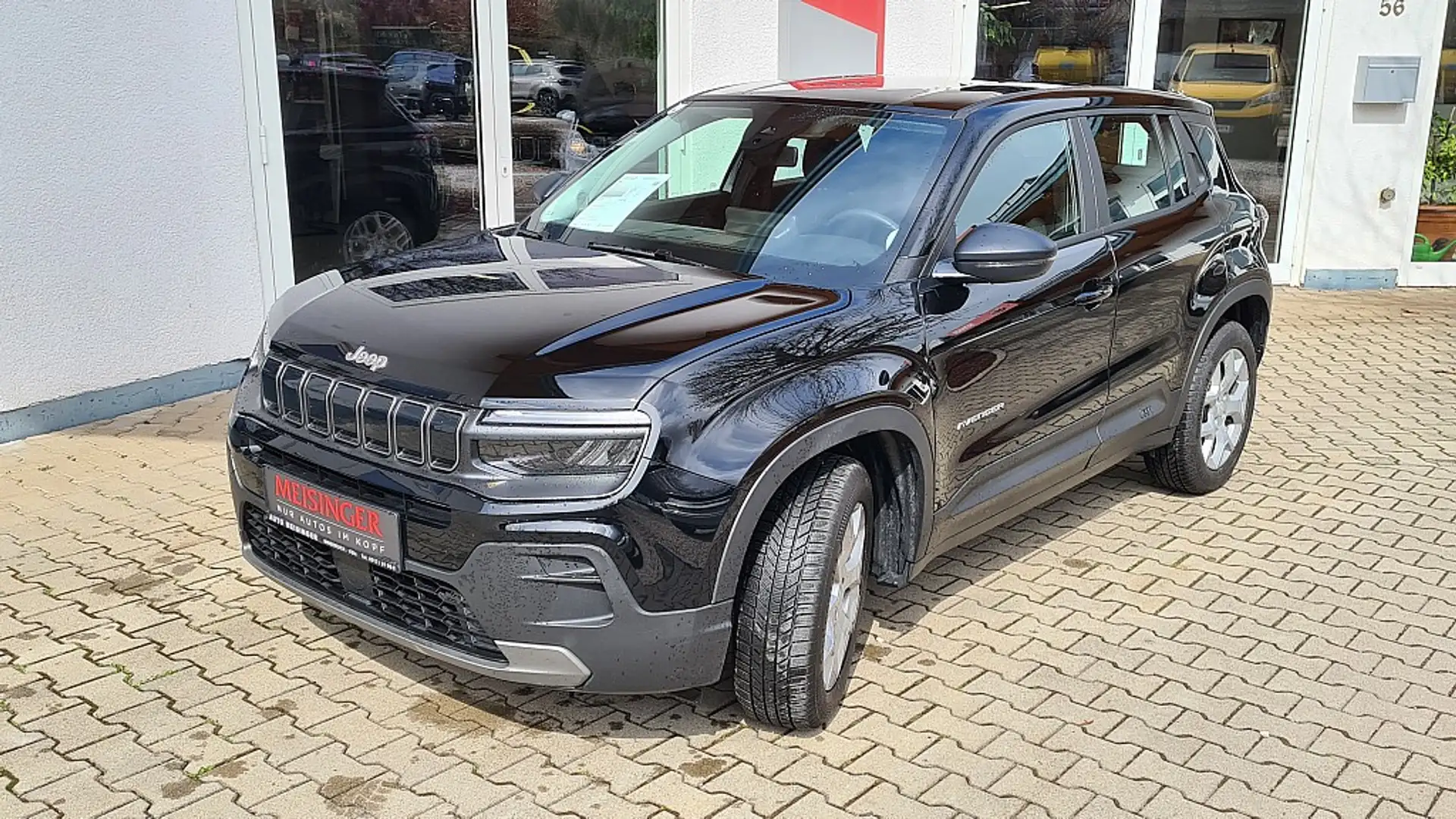 Jeep Avenger 1.2 GSE T3 Longitude Schwarz - 1