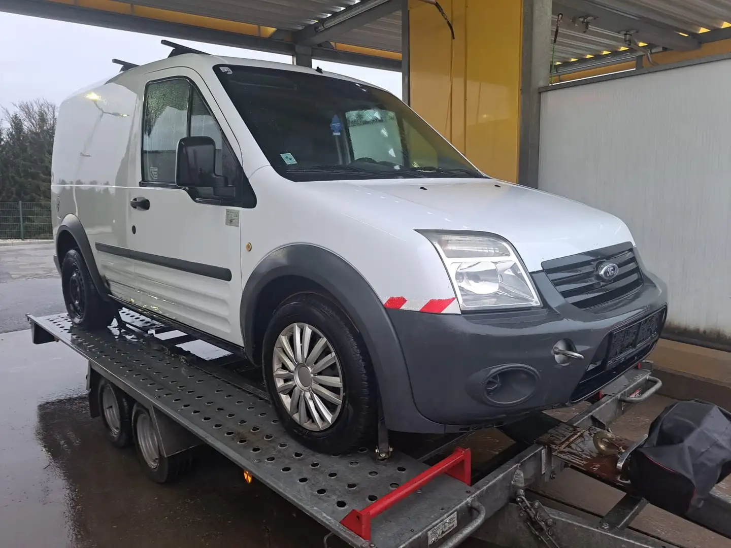 Ford Tourneo Connect Basis lang 1,8 TDCi Bílá - 1