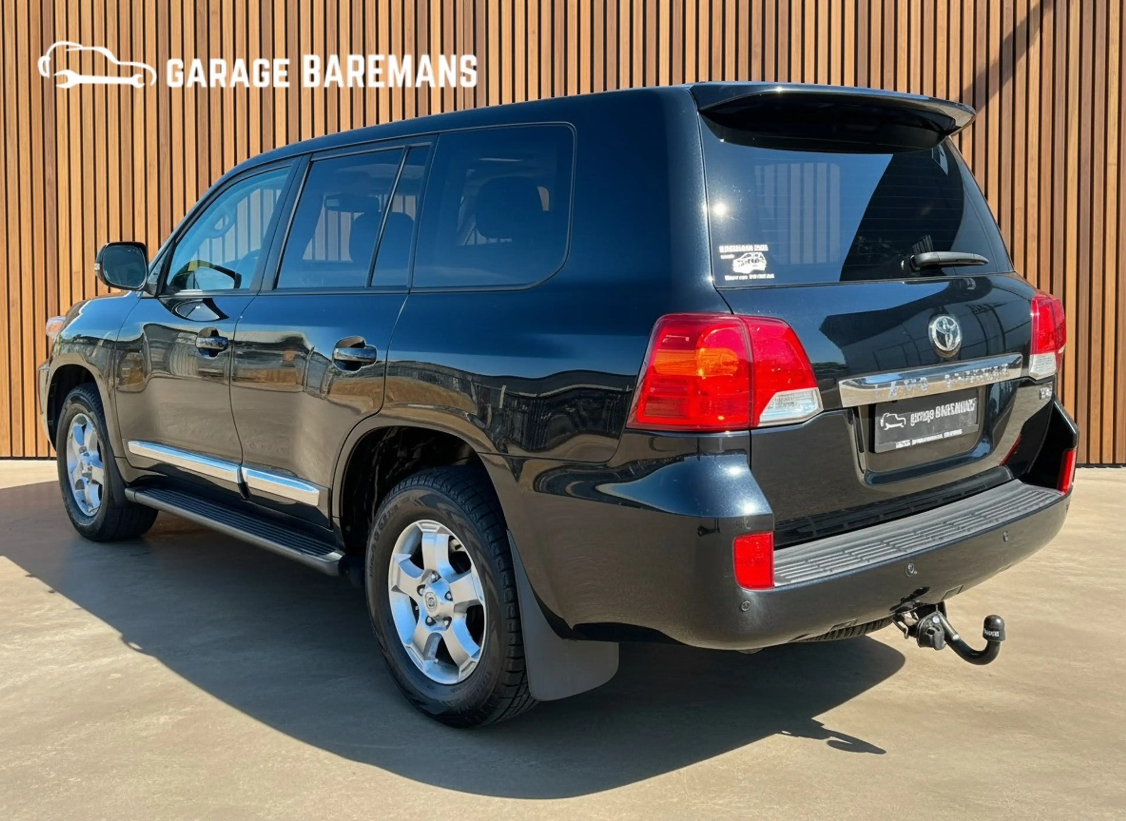 Toyota Land Cruiser V8 4.5 V8 D-4D Executive Standard Roof Blind Van — photo 3