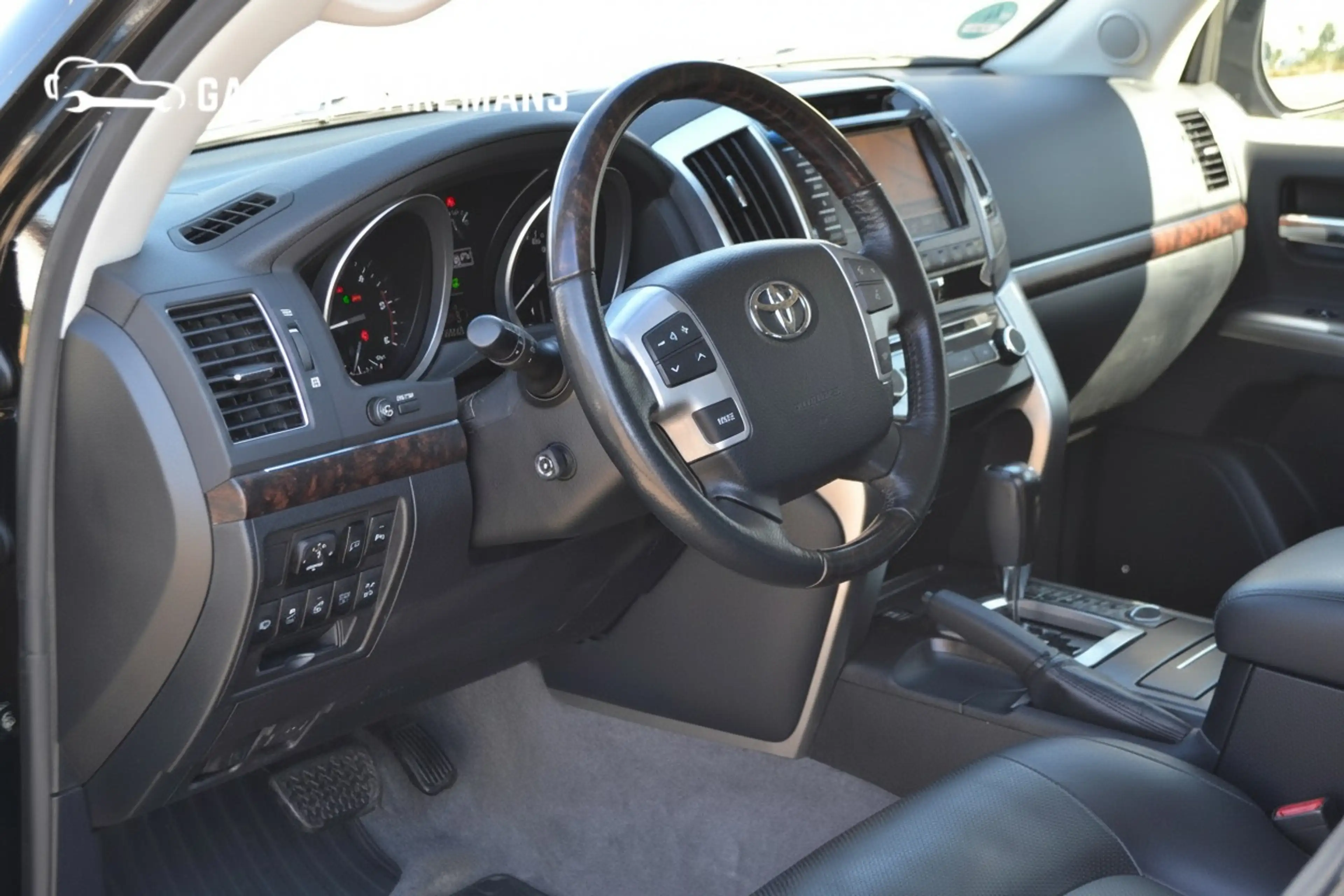 Toyota Land Cruiser V8 4.5 V8 D-4D Executive Standard Roof Blind Van — photo 10