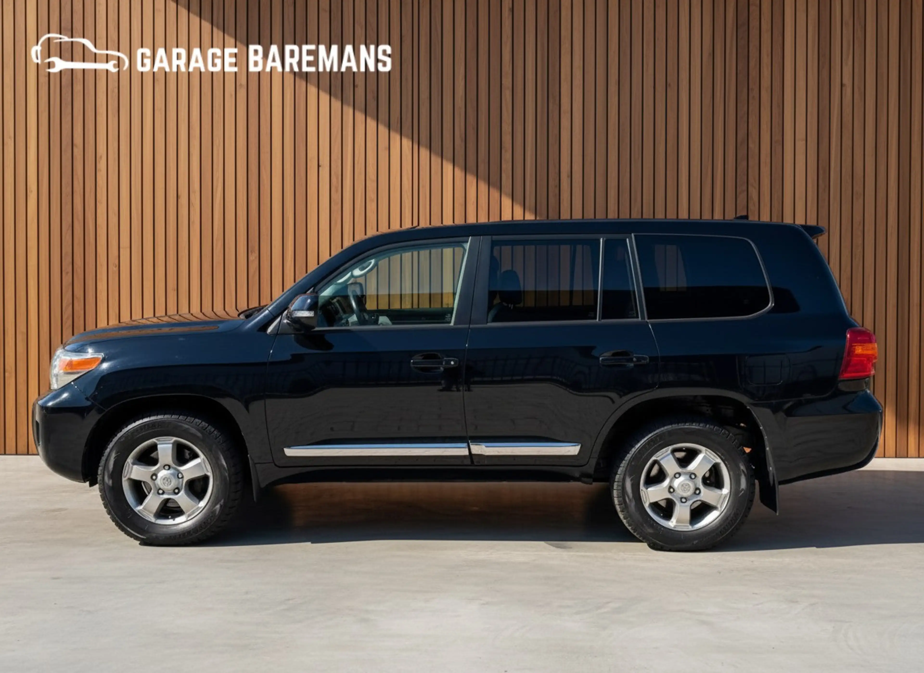 Toyota Land Cruiser V8 4.5 V8 D-4D Executive Standard Roof Blind Van — photo 2