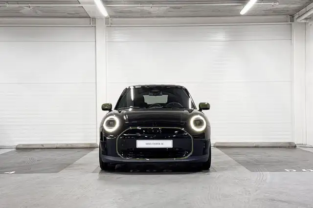 Mini Hatch view 5