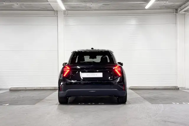 Mini Hatch view 7