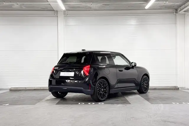 Mini Hatch view 6
