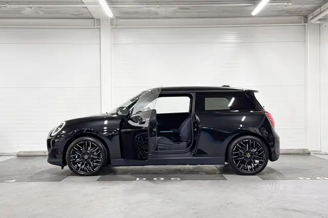 Mini Hatch view 3