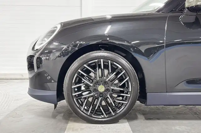 Mini Hatch view 4