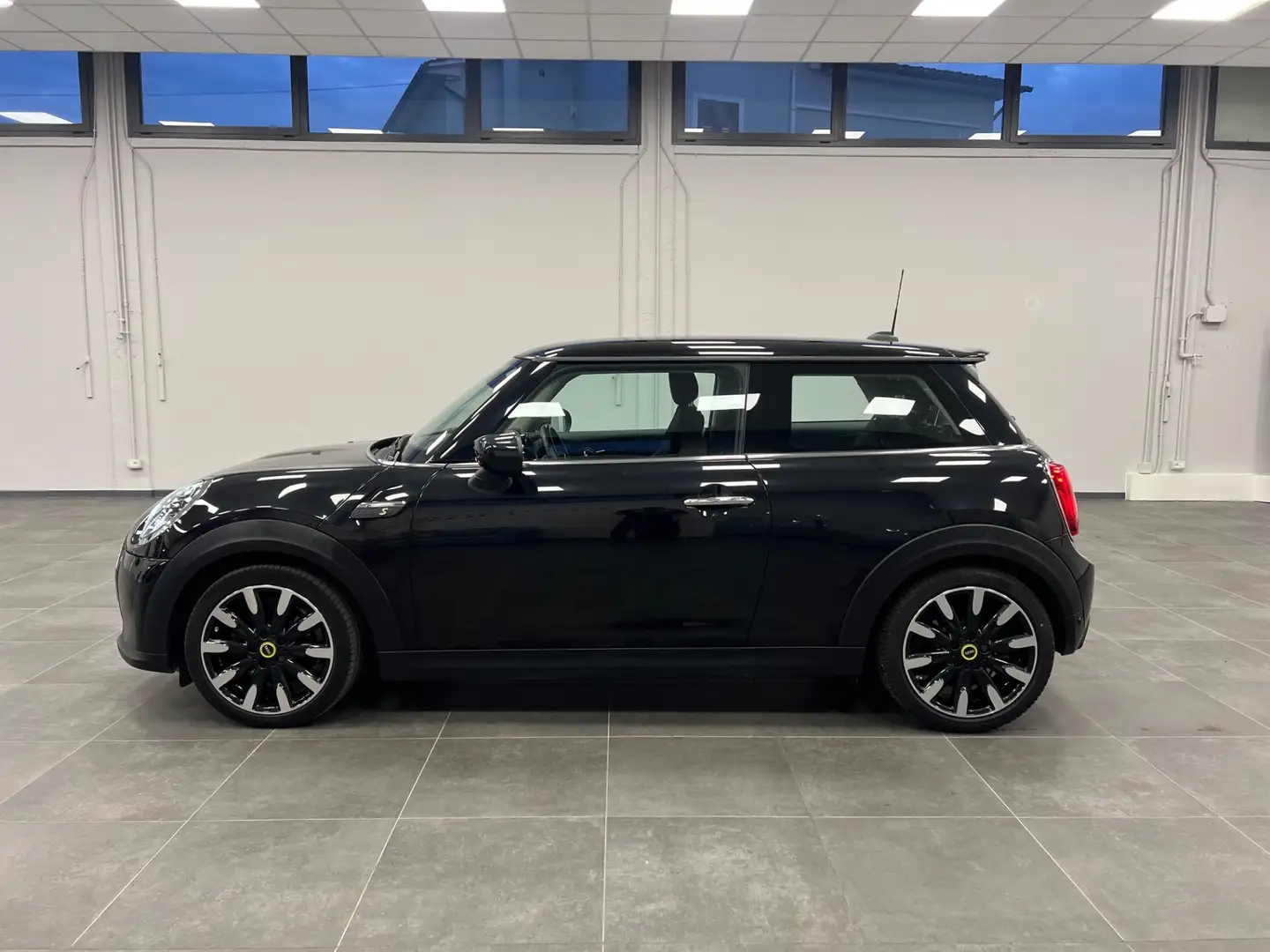 MINI Cooper E Mini Cooper SE Yours crna - 2