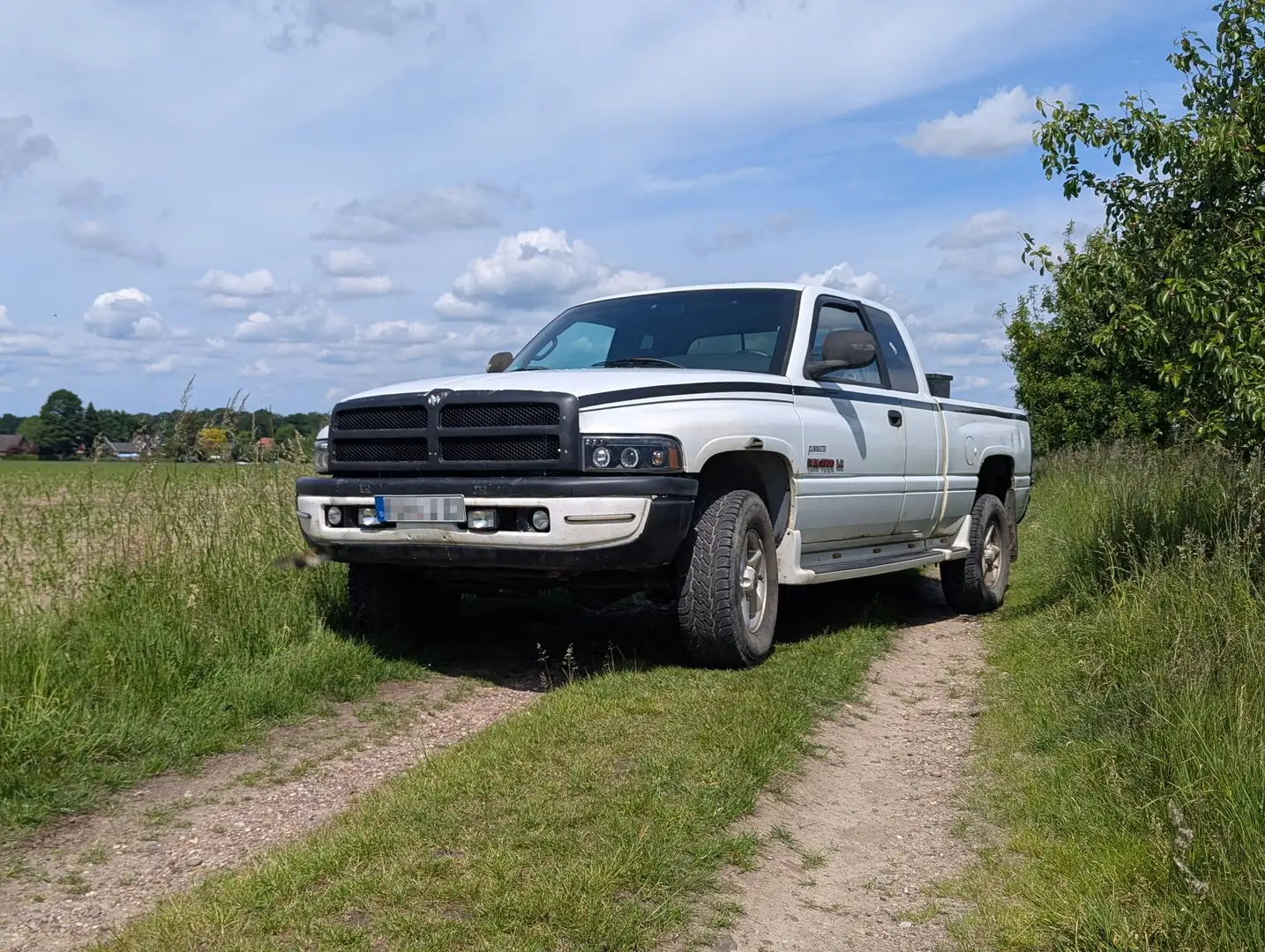 Dodge RAM 1500 4x4 5.7L LPG Extended Cab Foose Design bijela - 1