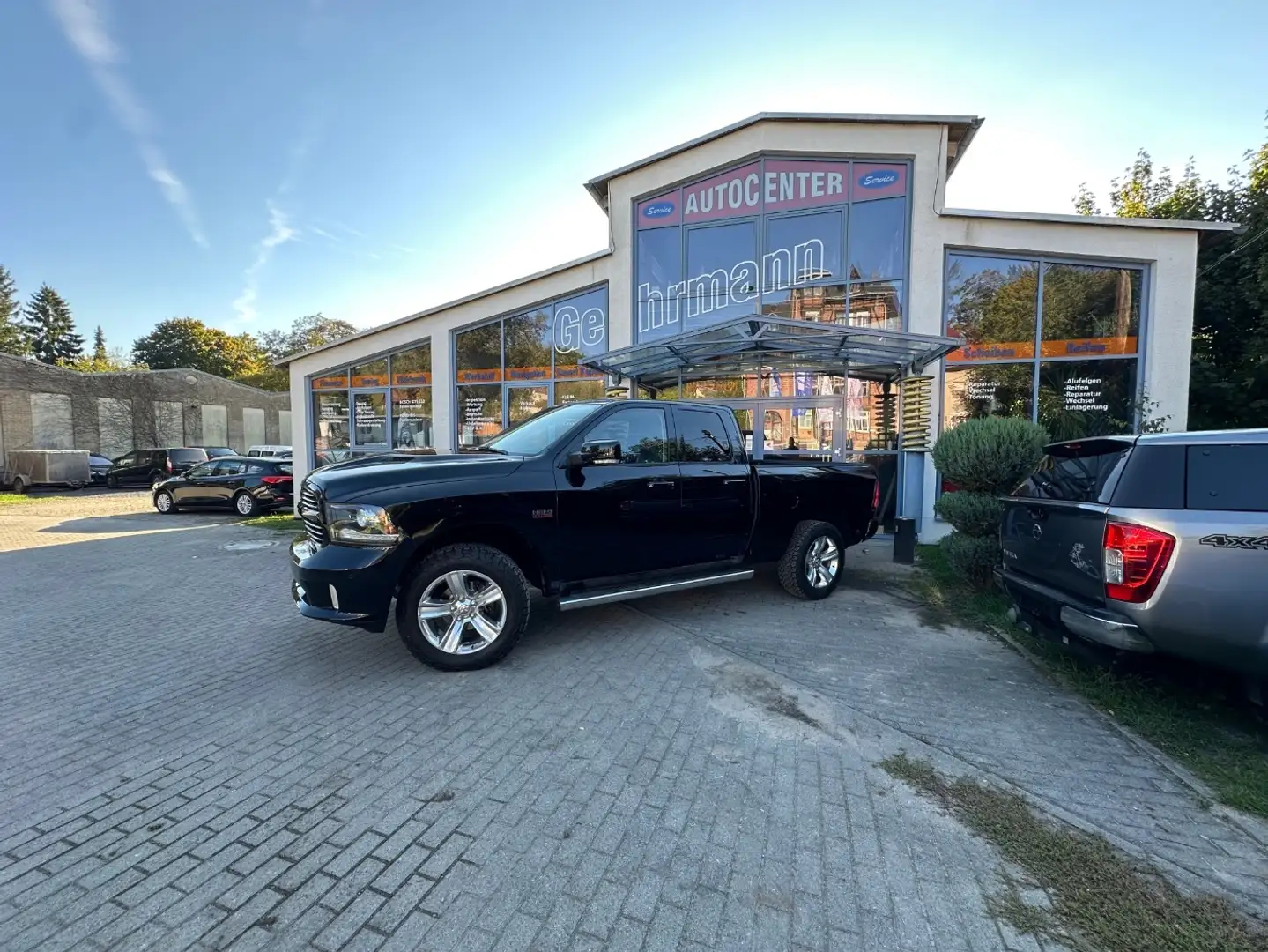 Dodge RAM 1500 5,7 HEMI SPORT Negro - 2
