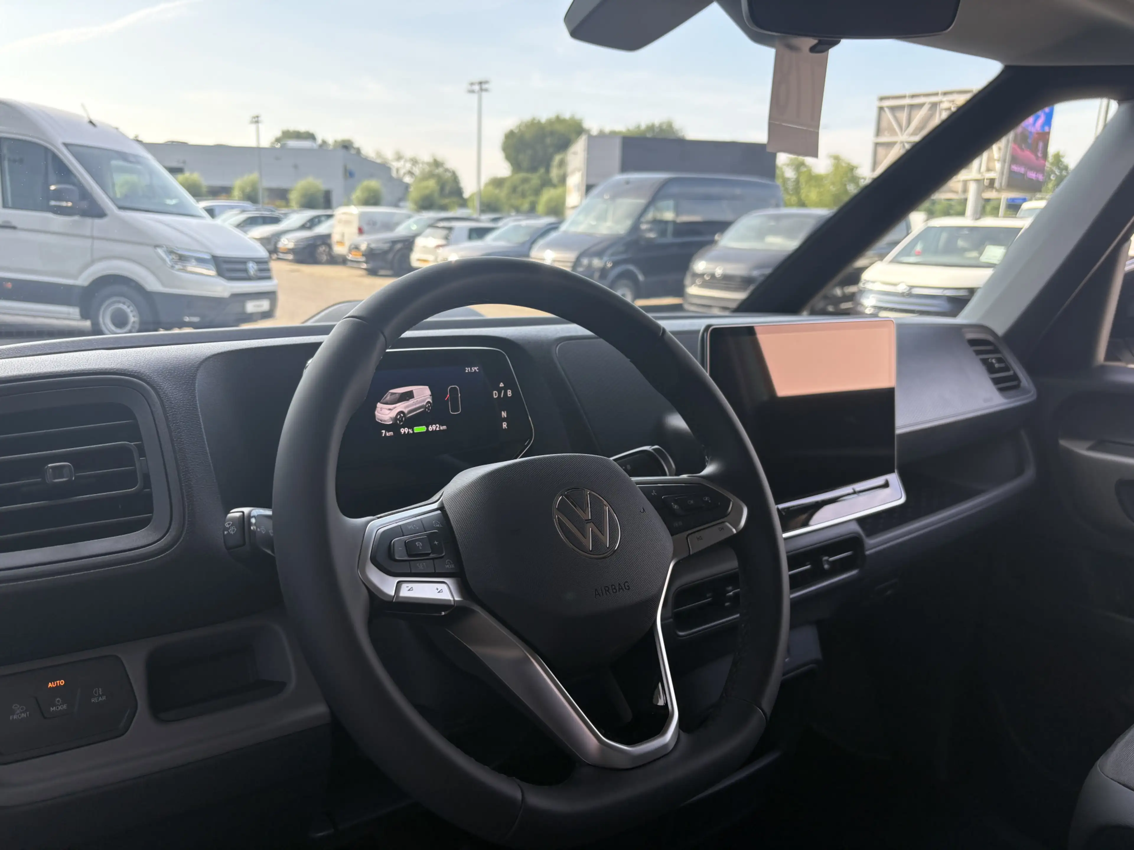 Volkswagen ID. Buzz Cargo Bulli Limited Edition 286PK | Trekhaak | App Conne — photo 11