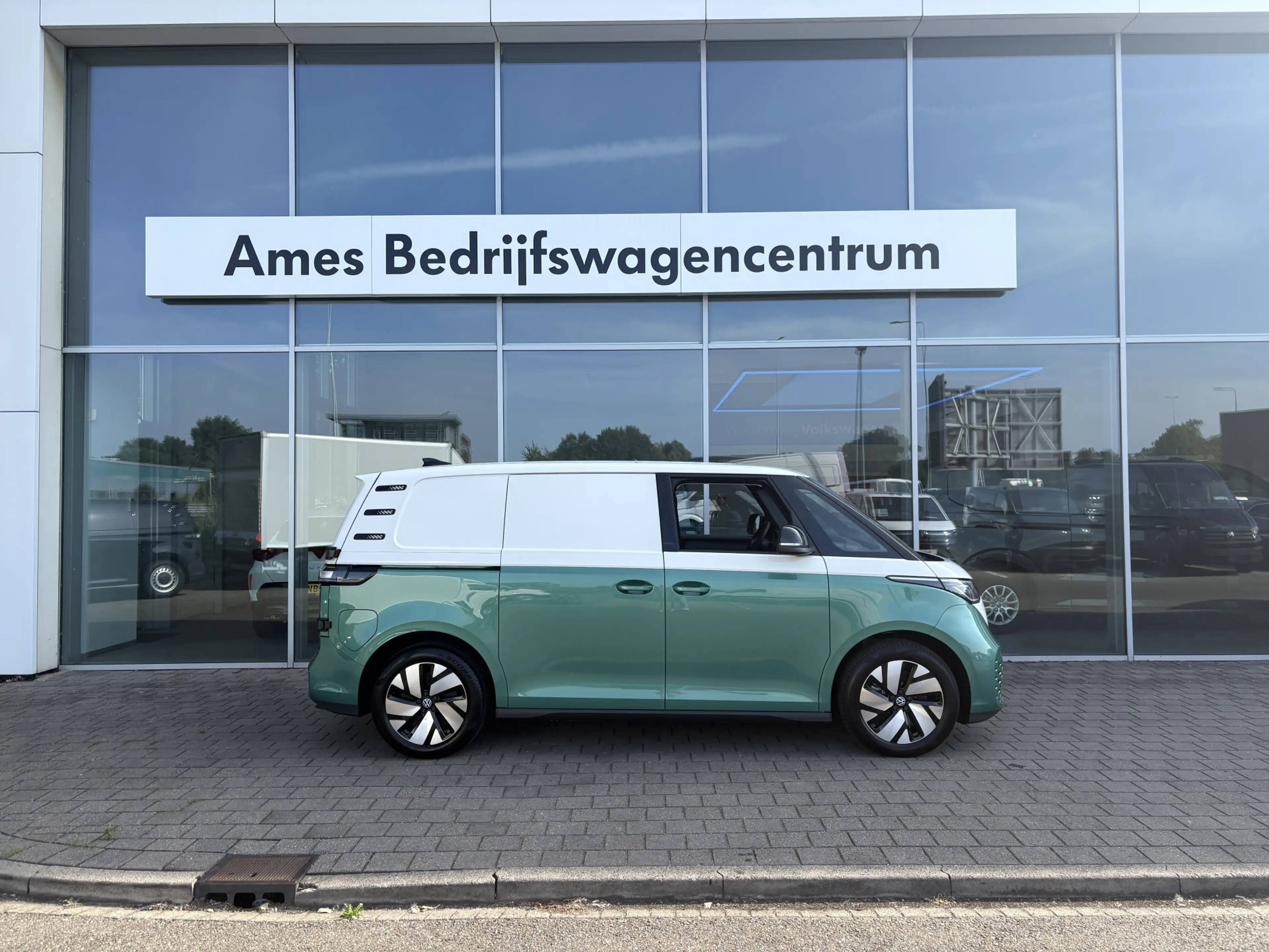 Volkswagen ID. Buzz Cargo Bulli Limited Edition 286PK | Trekhaak | App Conne — photo 3
