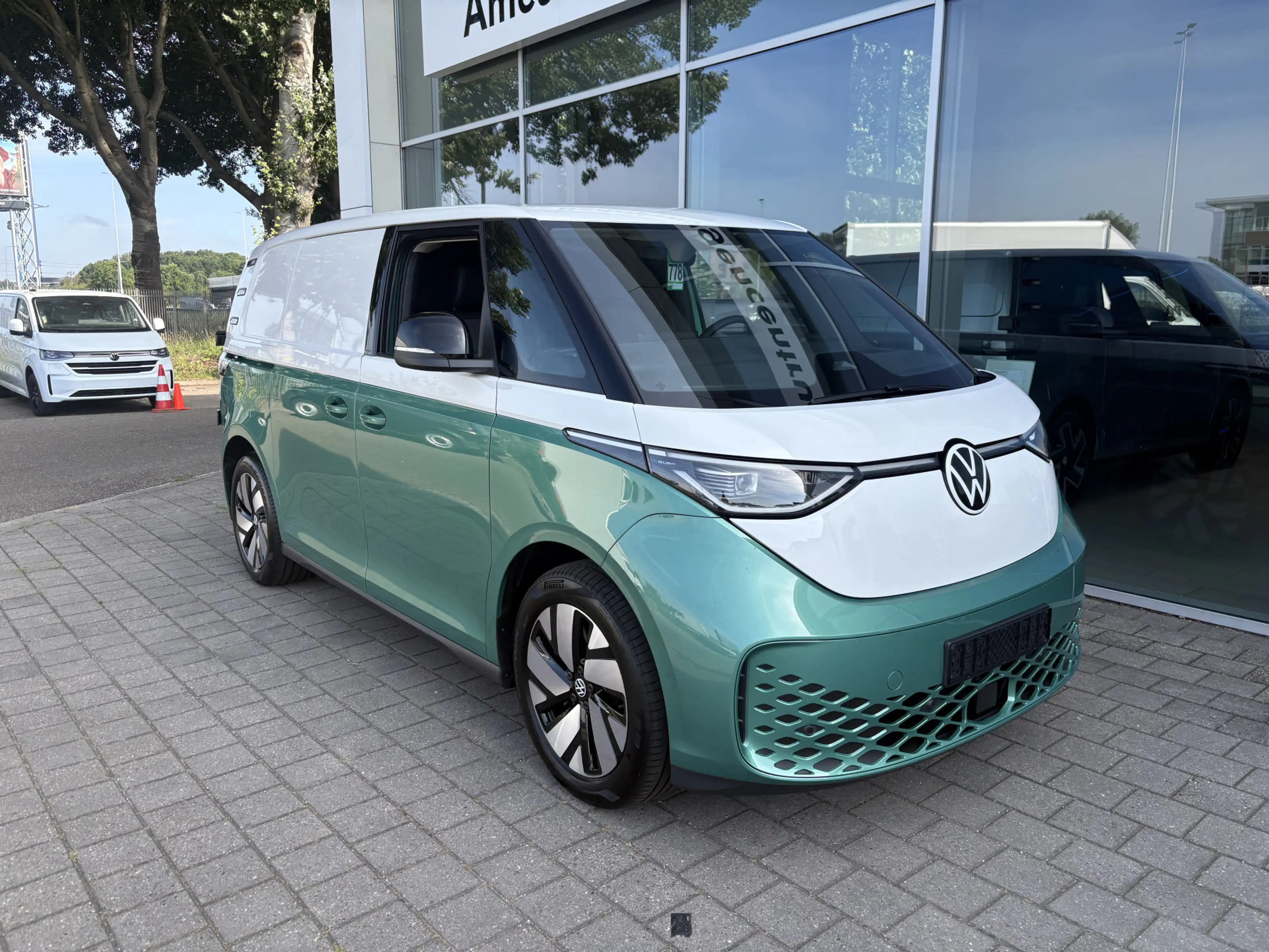 Volkswagen ID. Buzz Cargo Bulli Limited Edition 286PK | Trekhaak | App Conne — photo 4