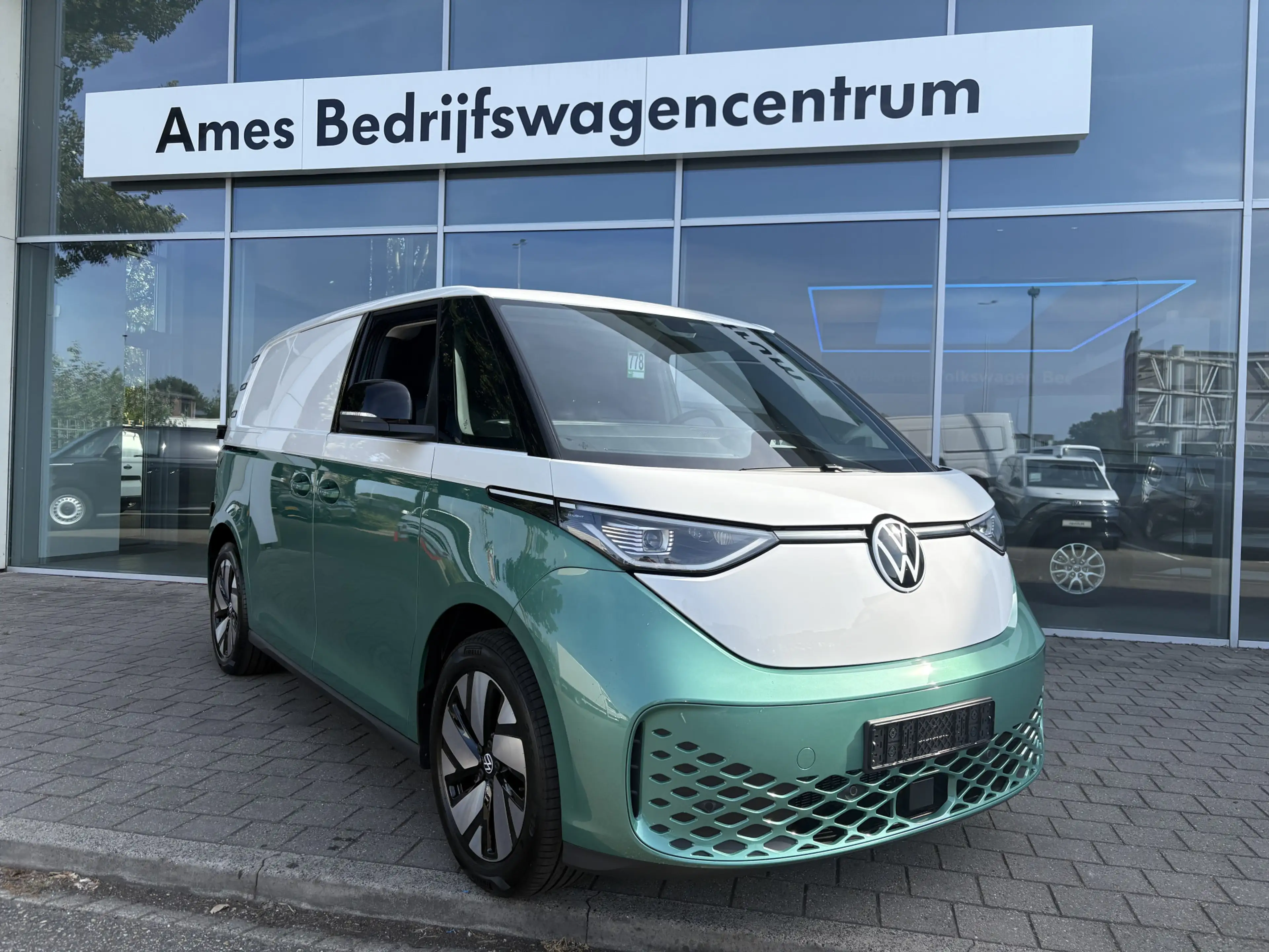 Volkswagen ID. Buzz Cargo Bulli Limited Edition 286PK | Trekhaak | App Conne — photo 2