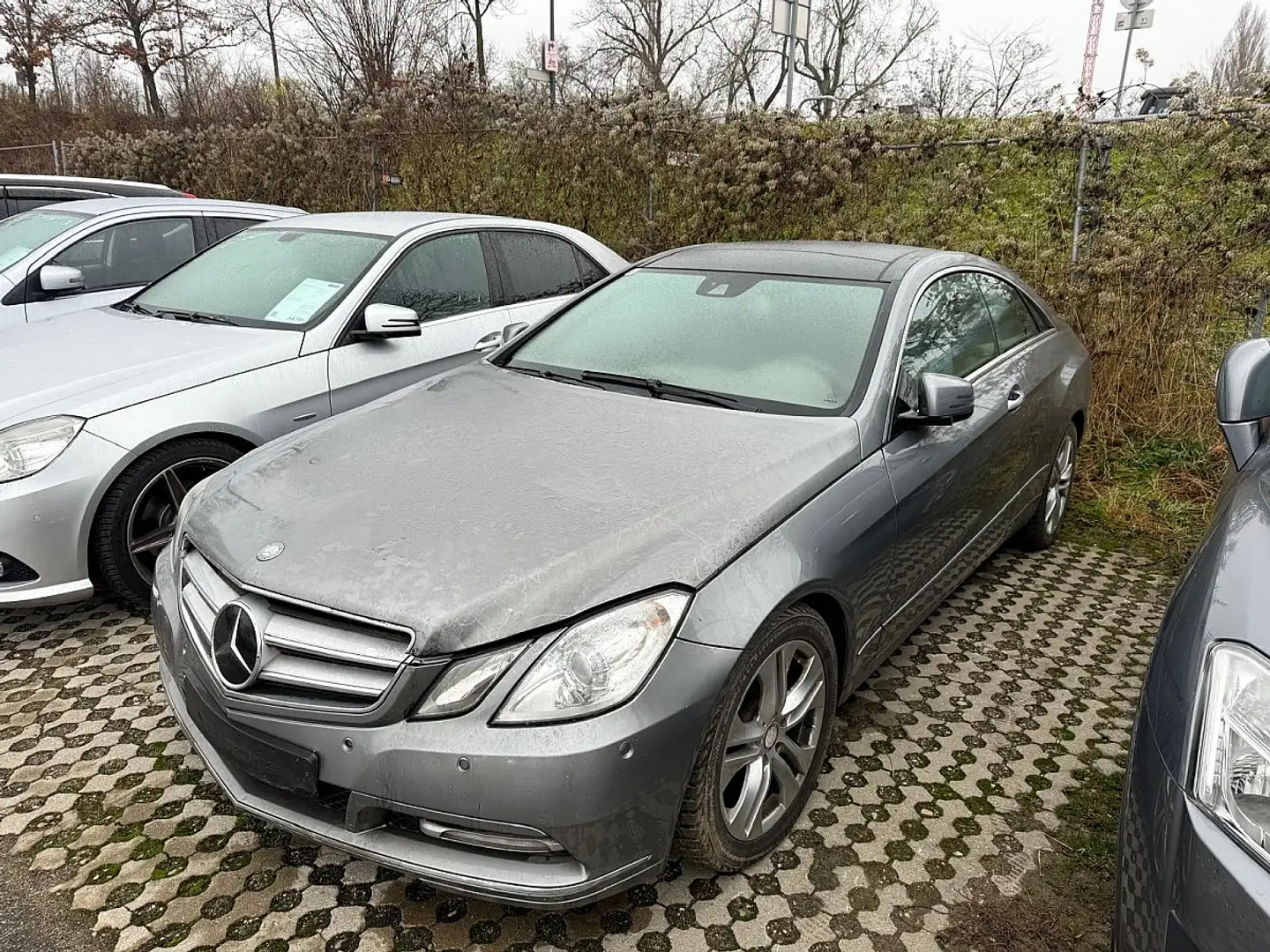 Mercedes-Benz E 350 BlueEfficiency CDI Aut. | BESCHREIBUNG DURCHLES... Grau - 1
