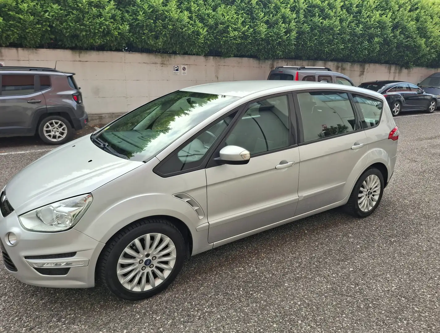 Ford S-Max S-Max 2.0 tdci Nav edition 140cv Srebrny - 2