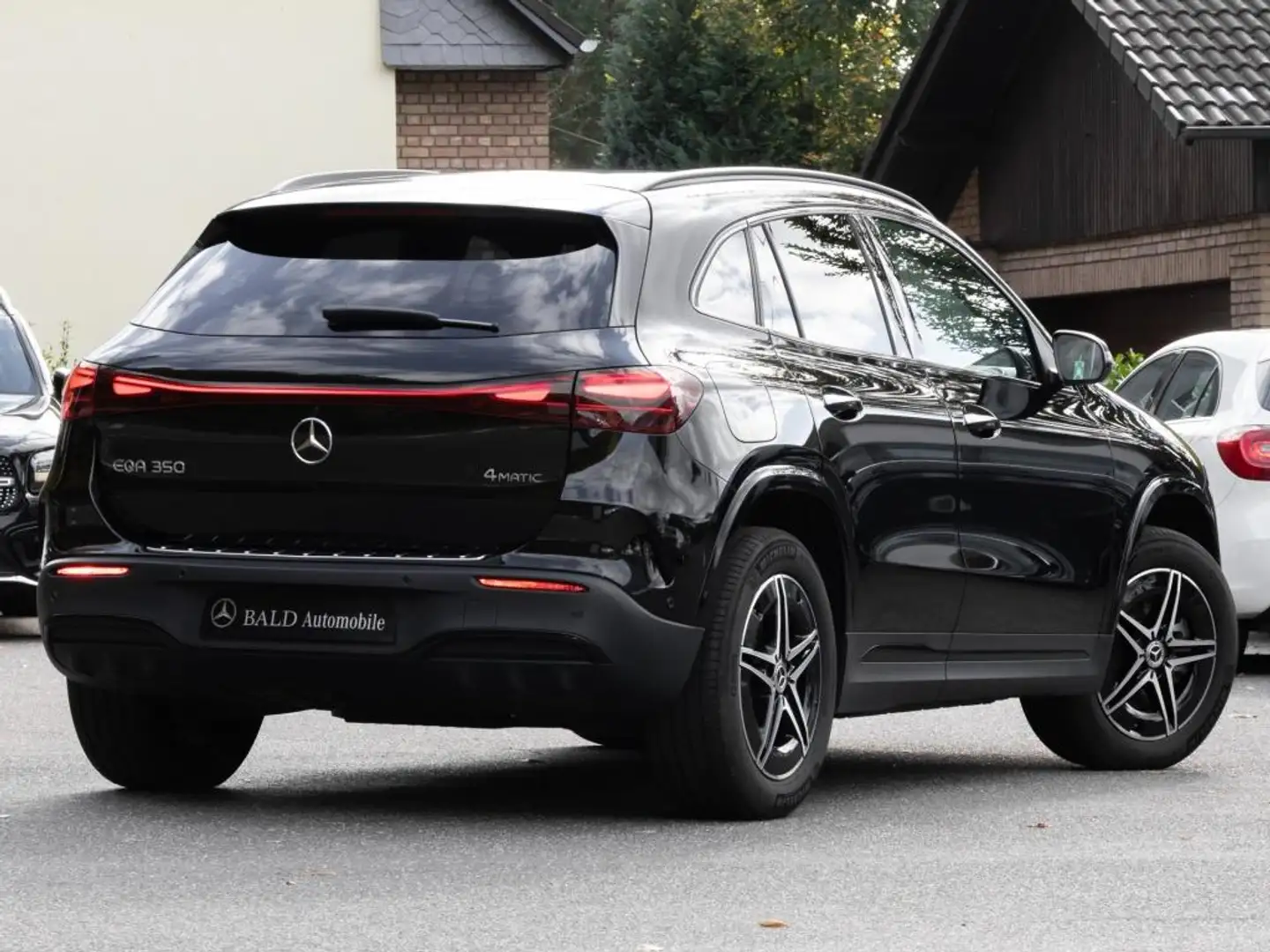 Mercedes-Benz EQA 350 4M AMG-Sport/Pano/Distr/Night/Cam/LED/18 Schwarz - 2