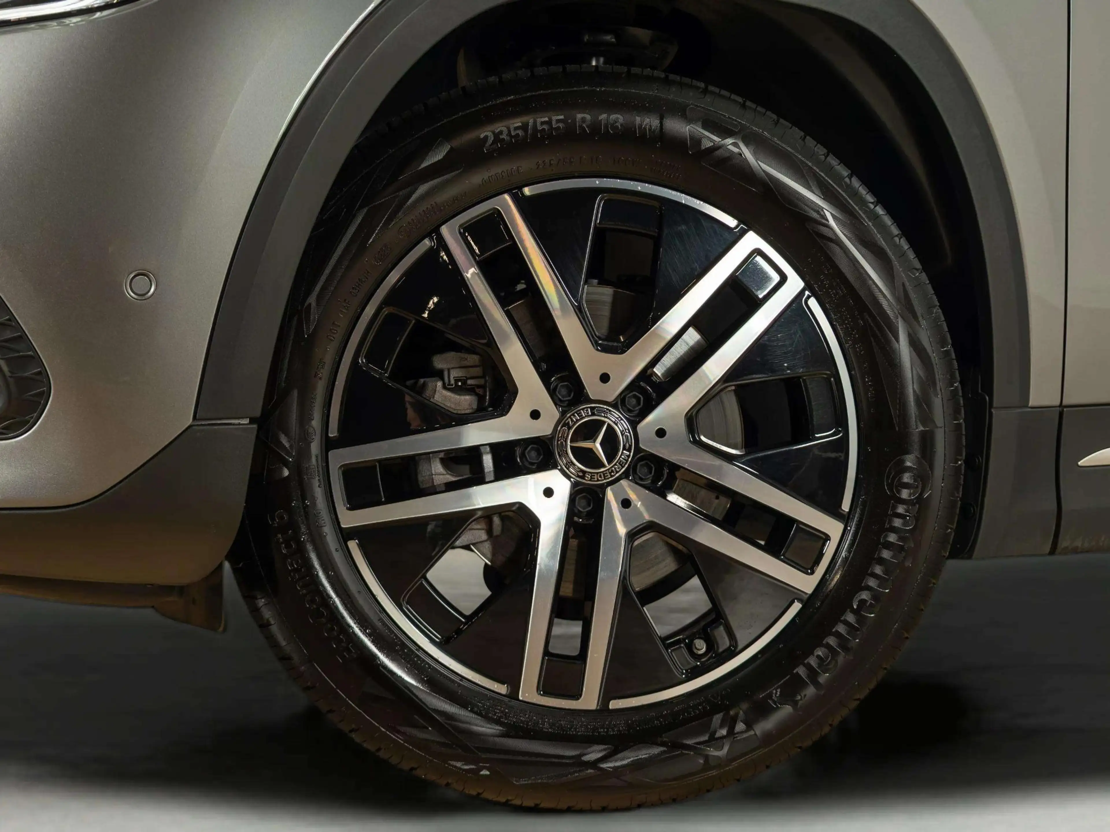Mercedes-Benz GLA 180 Business Solution AMG | Panorama dak — photo 7