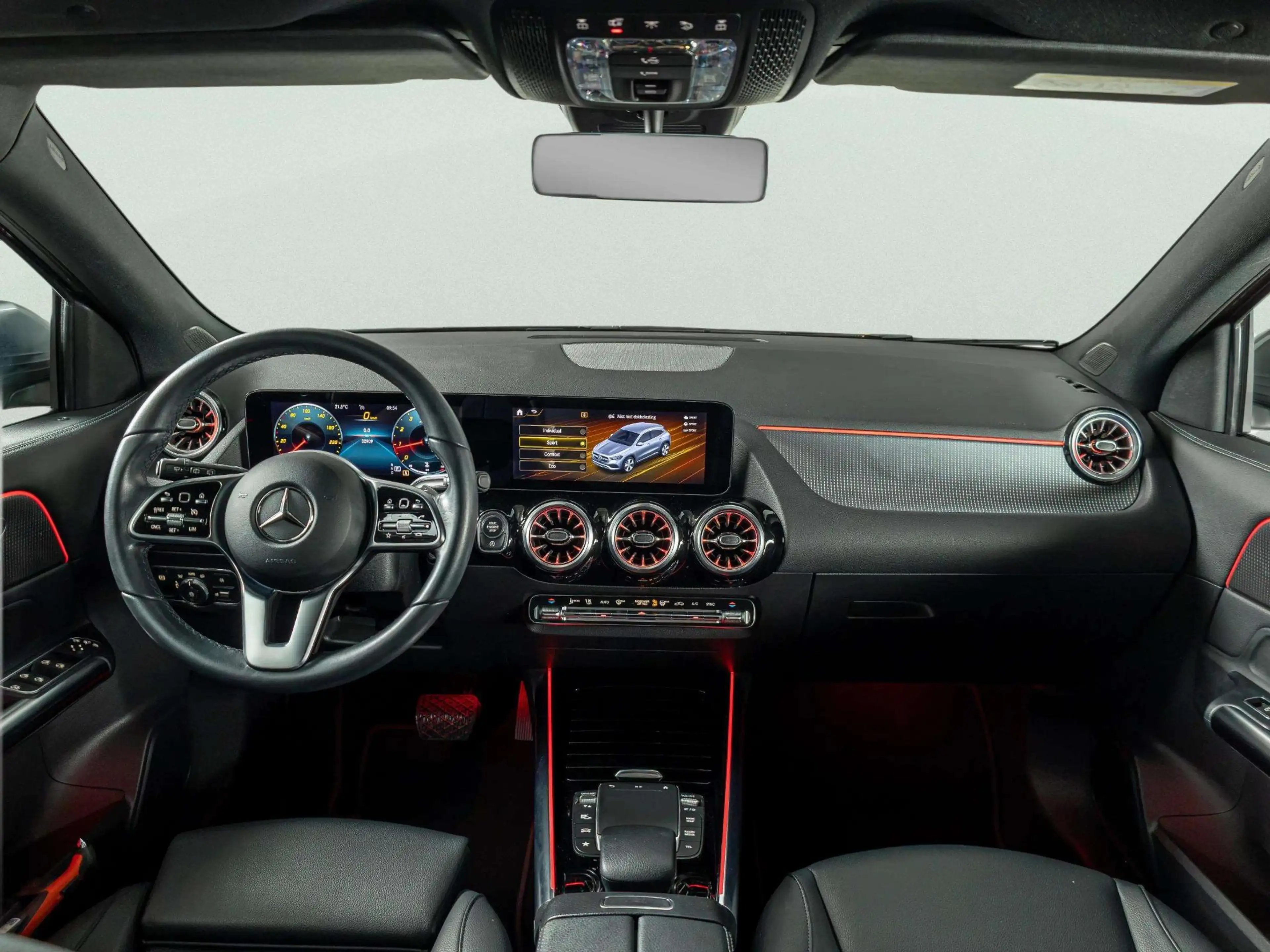 Mercedes-Benz GLA 180 Business Solution AMG | Panorama dak — photo 3