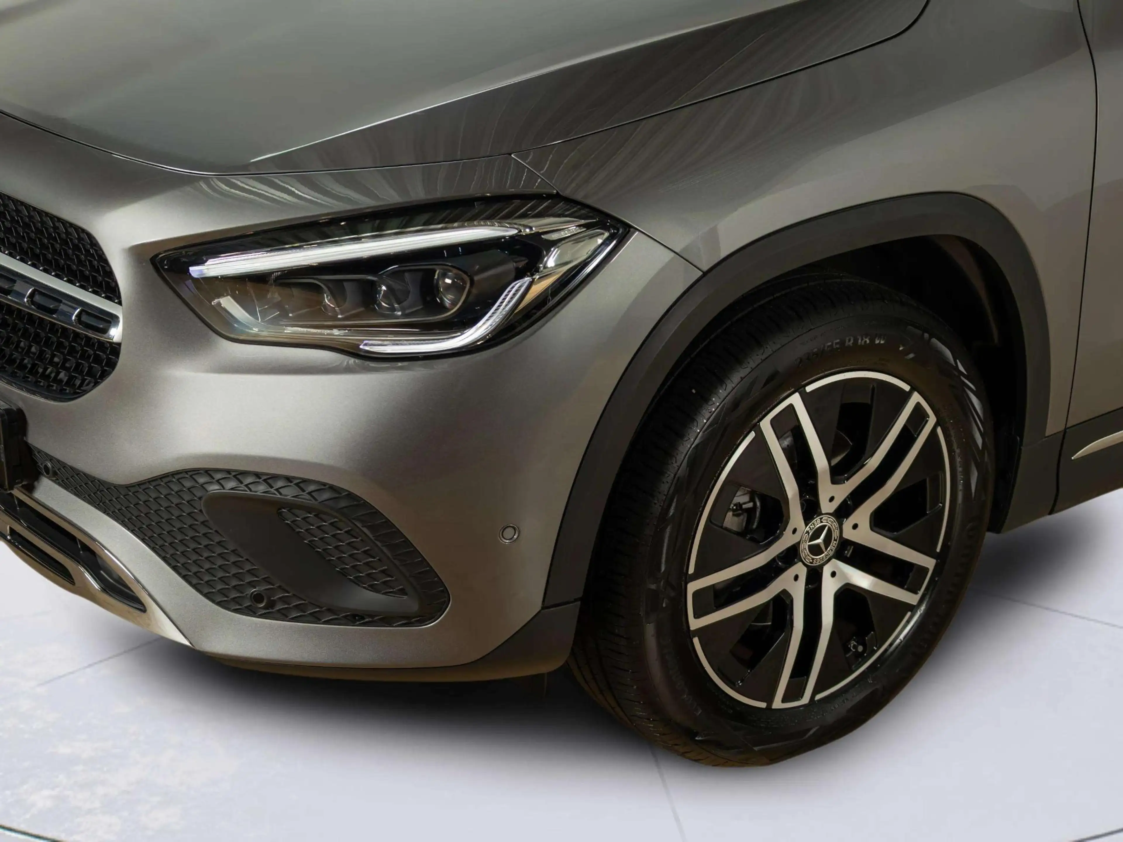 Mercedes-Benz GLA 180 Business Solution AMG | Panorama dak — photo 6