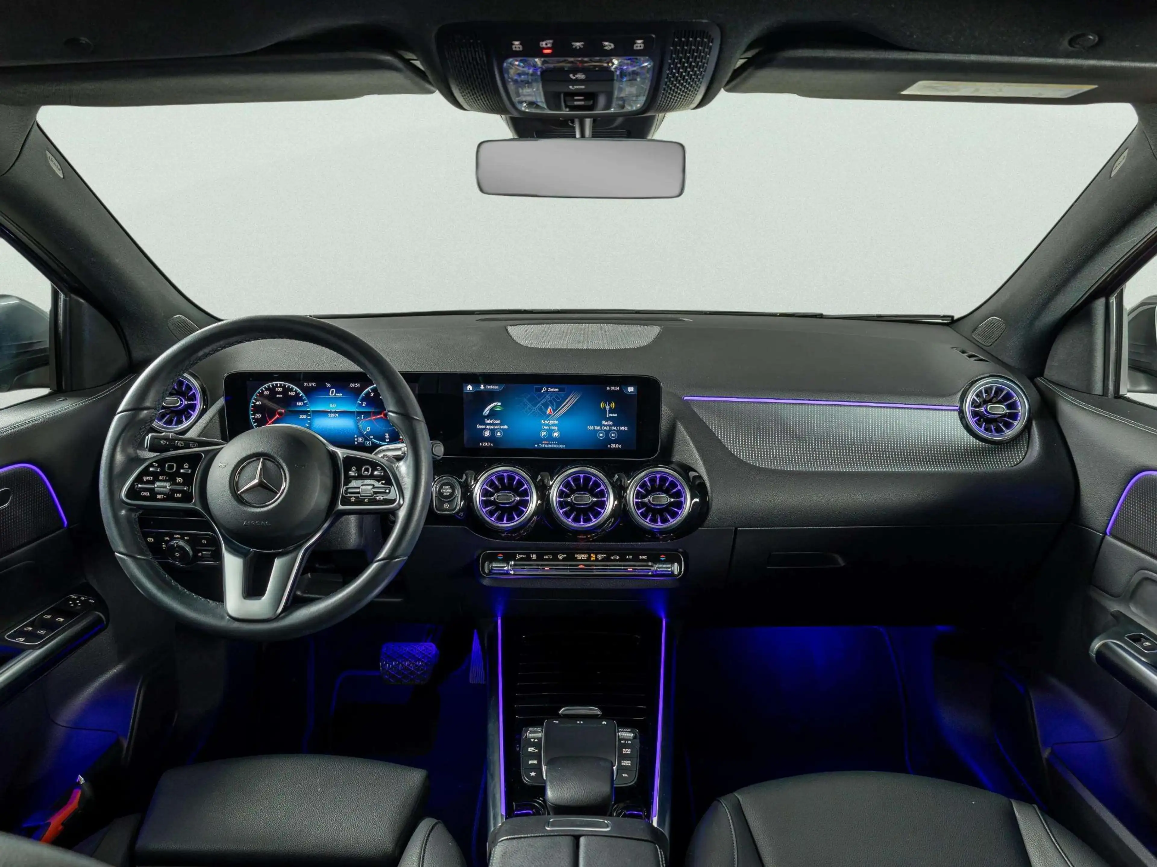 Mercedes-Benz GLA 180 Business Solution AMG | Panorama dak — photo 14