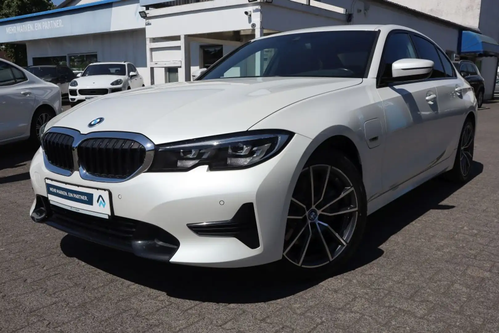 BMW 320 320e Aut. Sport Line|NAVIGATION|SHZG|LED| - 1