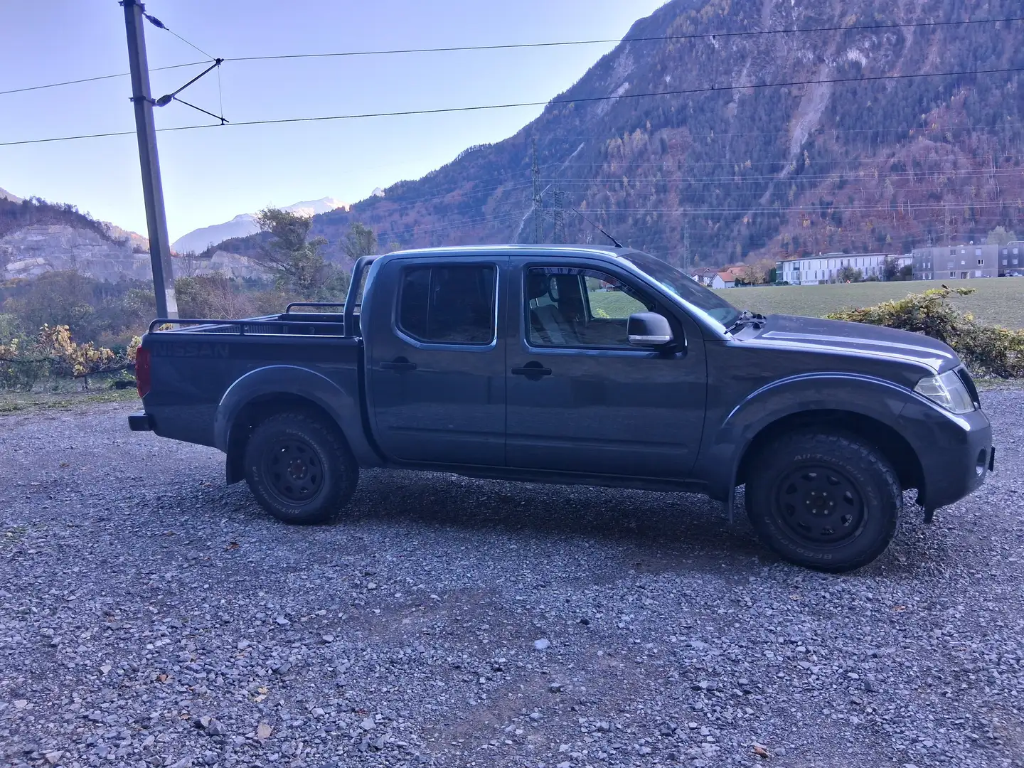 Nissan Navara Grau - 1