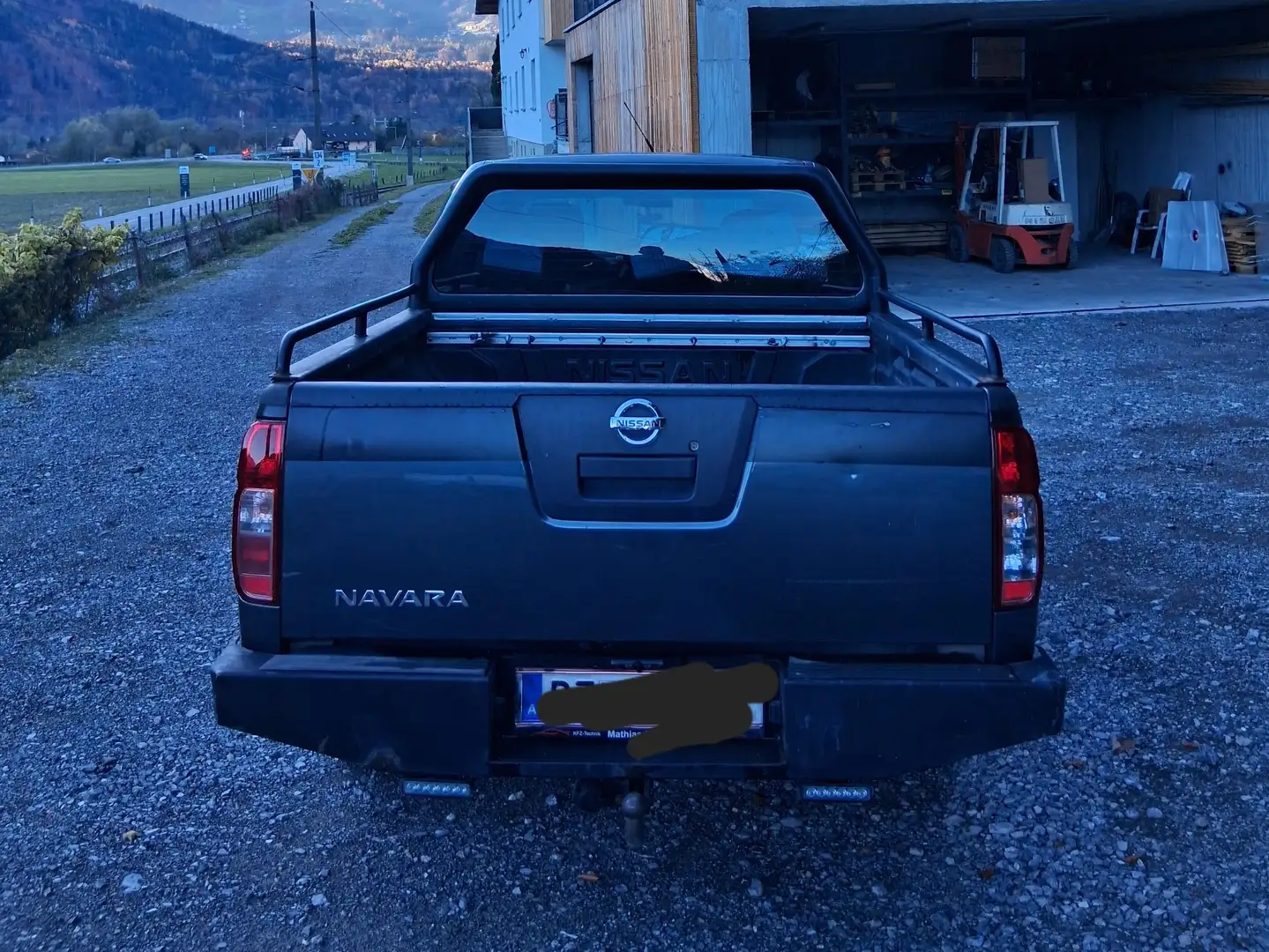 Nissan Navara Grau - 2