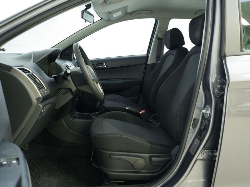 Hyundai i20 Classic TÜV NEU*KLIMA* — photo 8