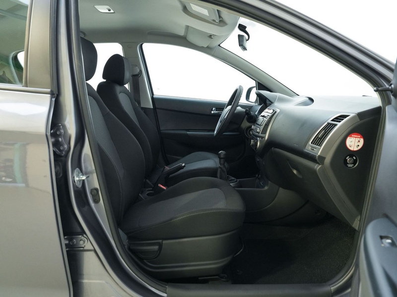 Hyundai i20 Classic TÜV NEU*KLIMA* — photo 13