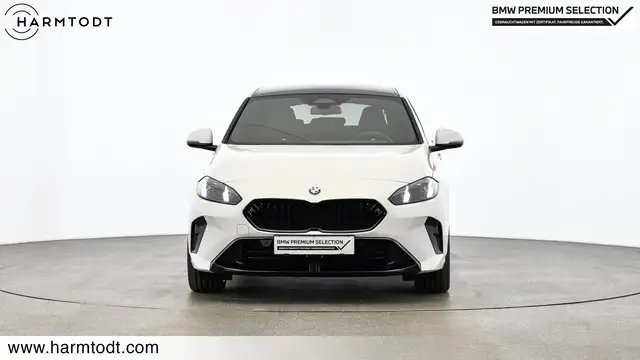 BMW 1 Series view 10