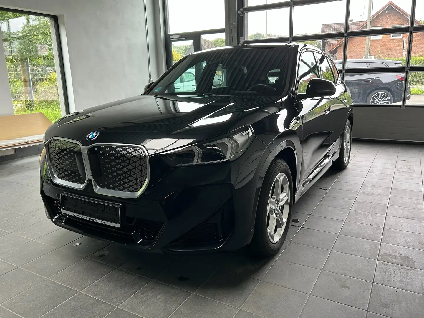 BMW iX1 30 xDrive M Sport DrivAssProf_Headup_360GradKamera Noir - 2