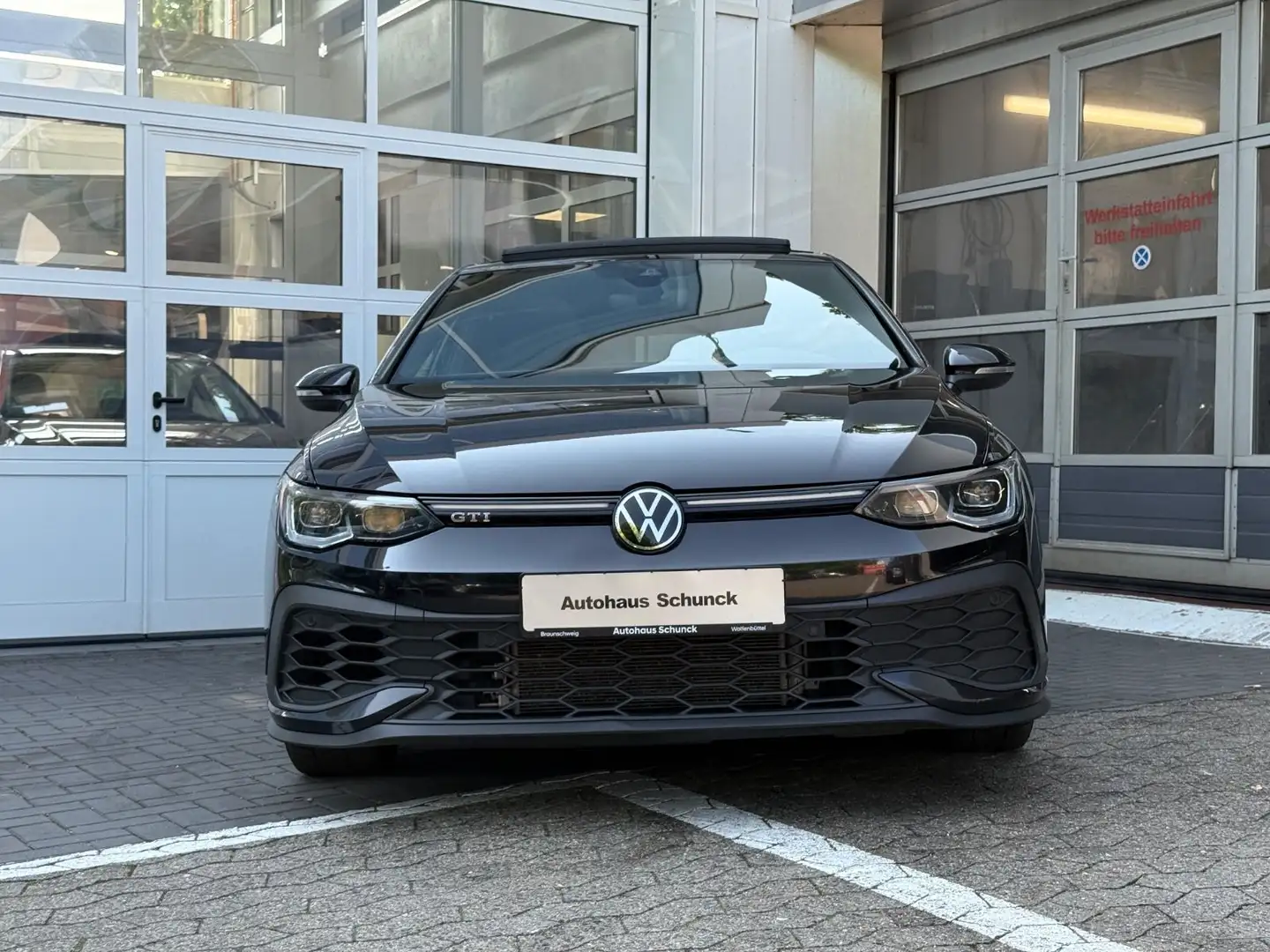 Volkswagen Golf VIII GTI CLUBSPORT DSG/IQ MATRIX/PANO/CAM Zwart - 2