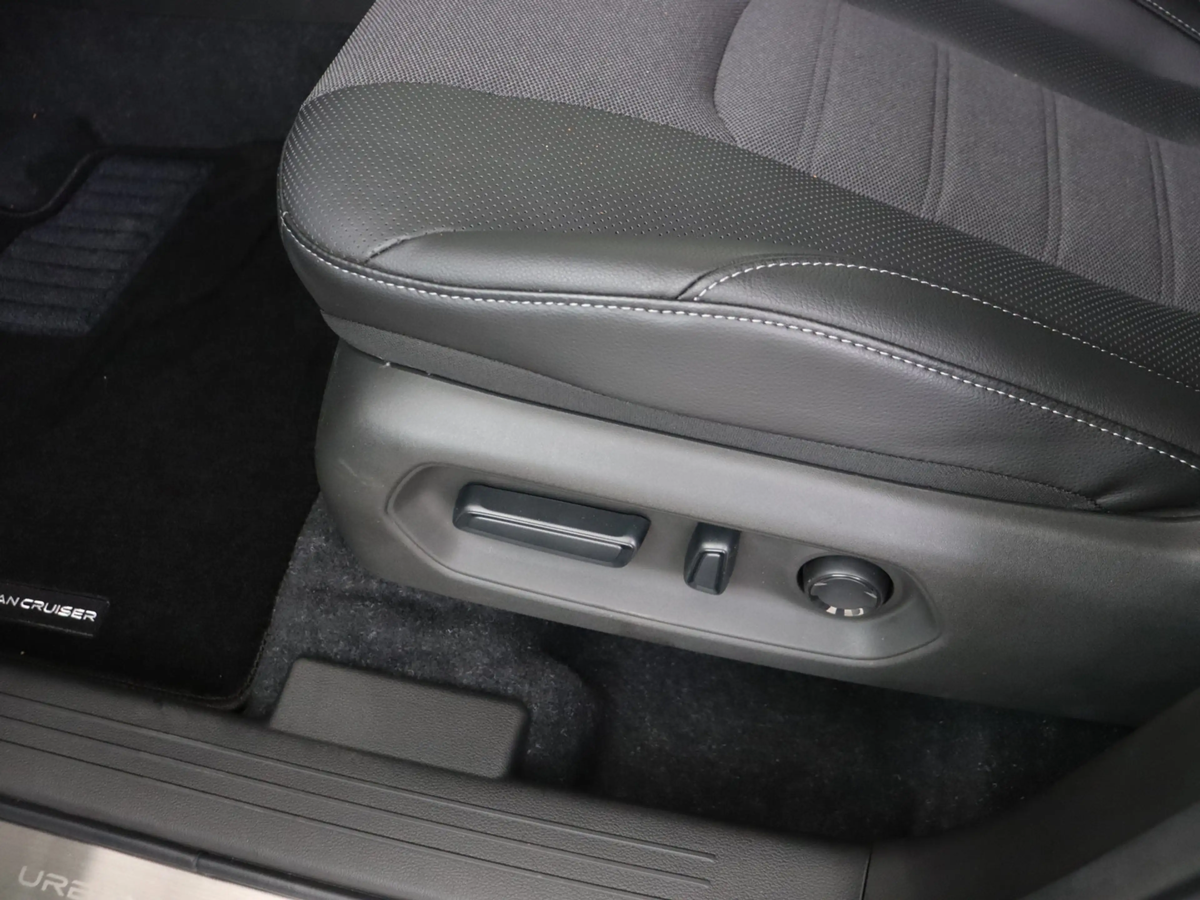 Toyota Urban Cruiser Executive 61 kWh — photo 10