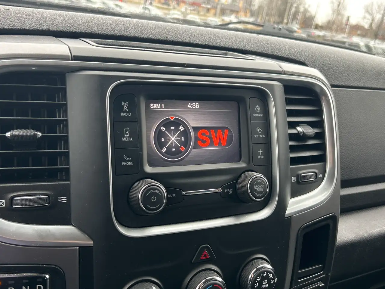 RAM 1500 снимка RAM 1500