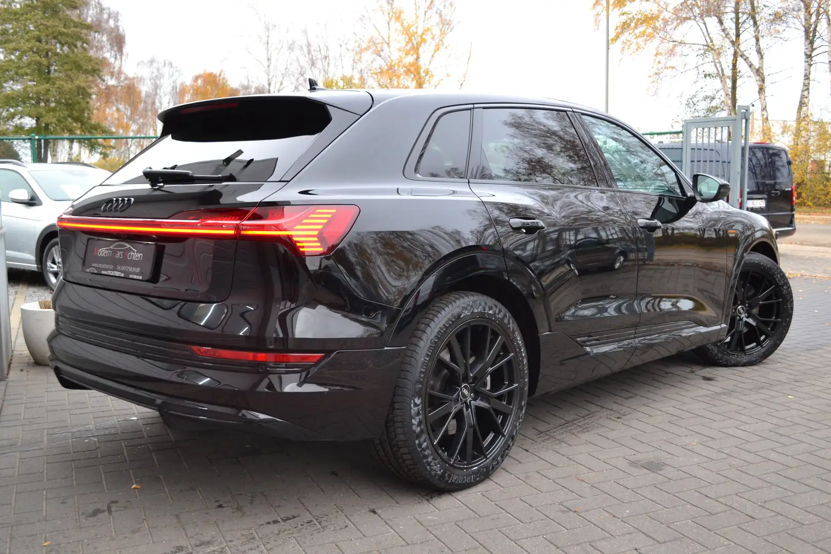Audi Q8 e-tron Q8 e-tron 55 quattro S line Чорний - 2