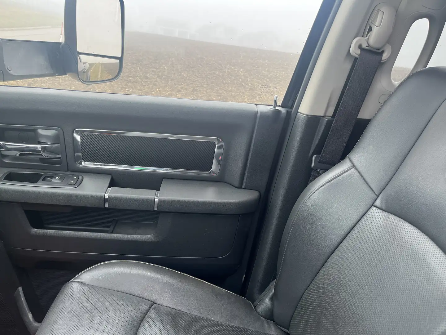 Dodge RAM Laramie Schwarz - 2