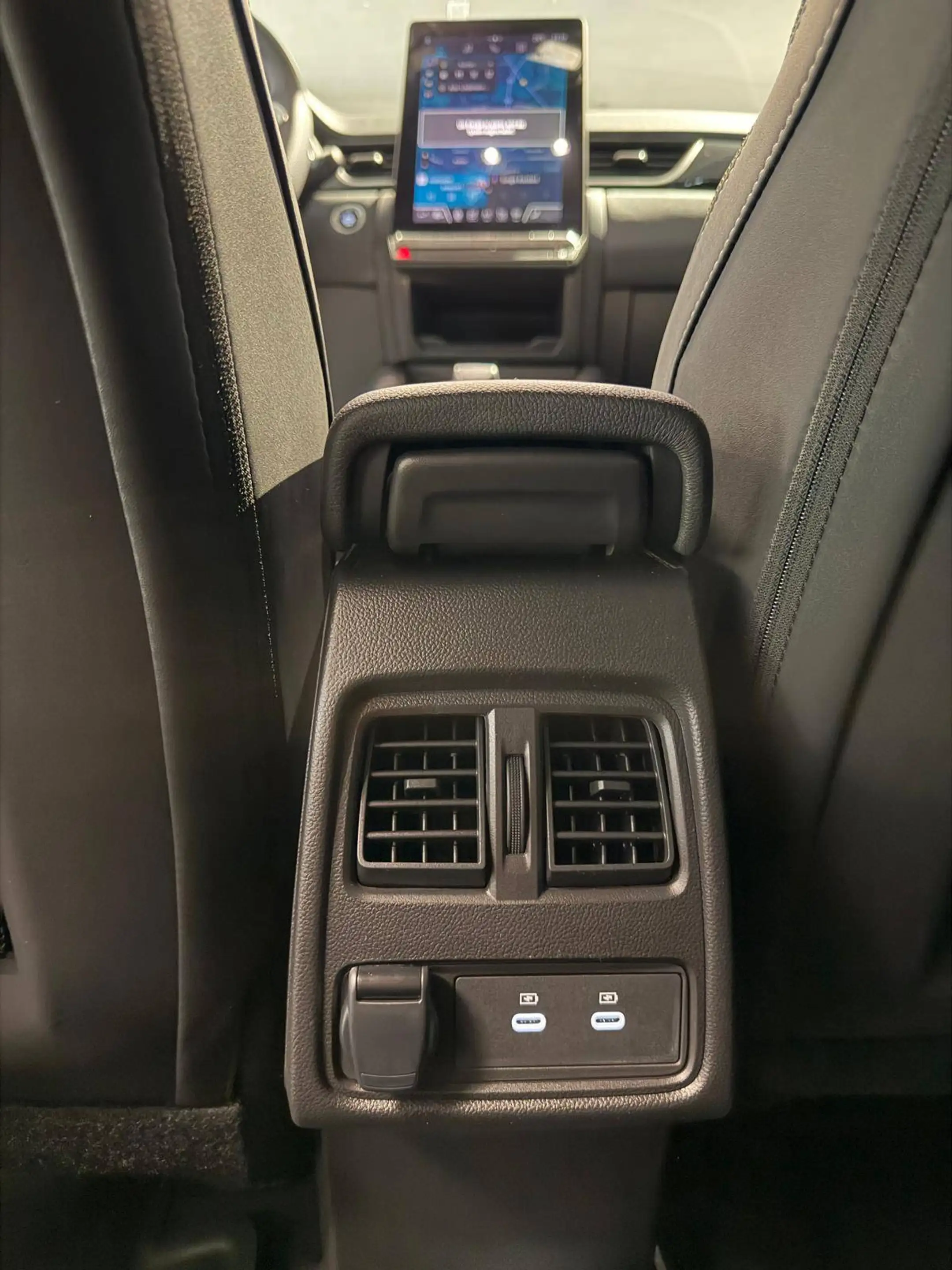 Mitsubishi Grandis 1.8 Hybrid 116 kW Intro Edition Sondemodell — photo 11