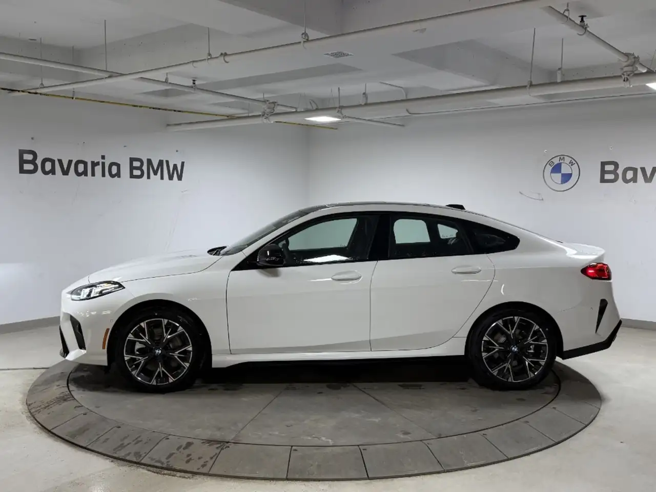 BMW 2 Series снимка BMW 2 Series