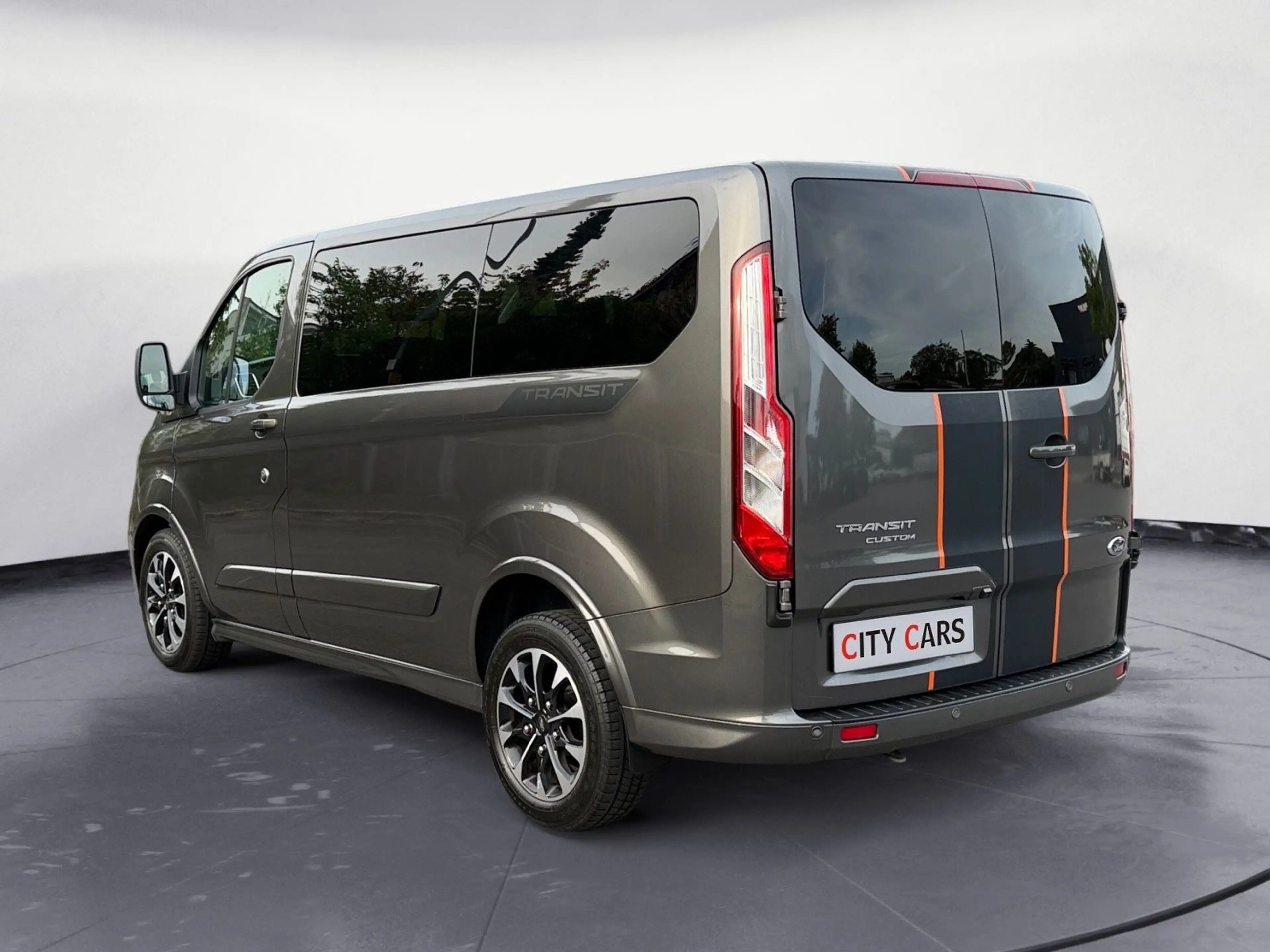 Ford Tourneo Custom Kombi 320 L1 Tourneo Sport — photo 4