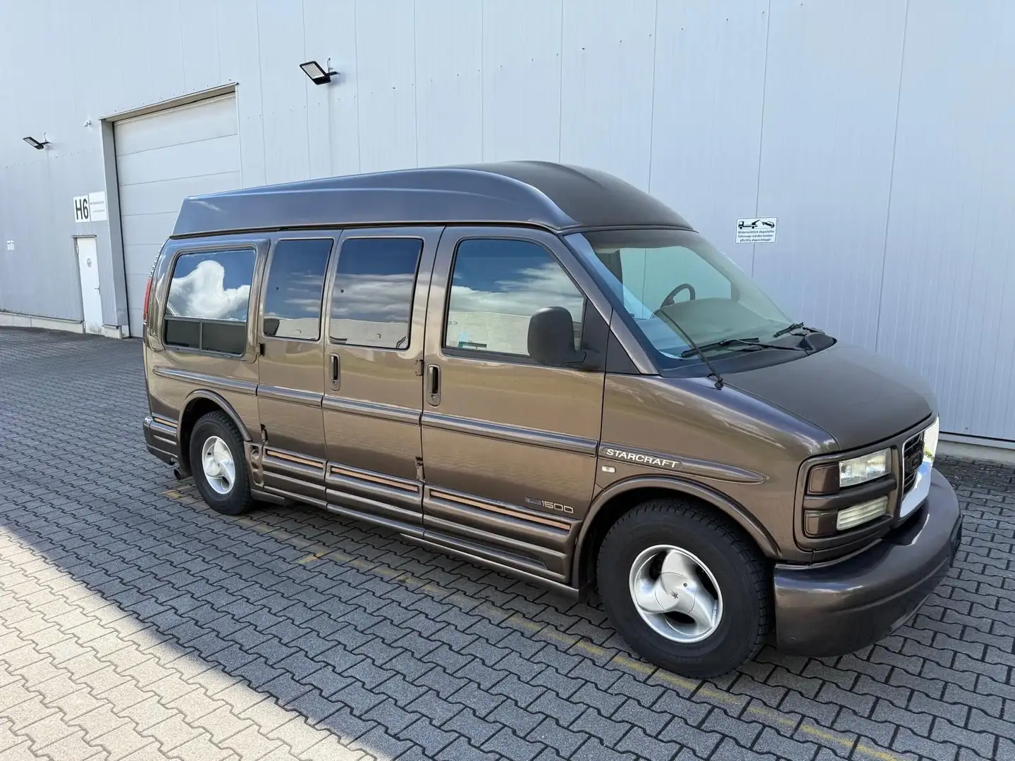 GMC Savana 5,7 Starcraft  7 Sitzer AHK Tüv neu Van Braun - 2
